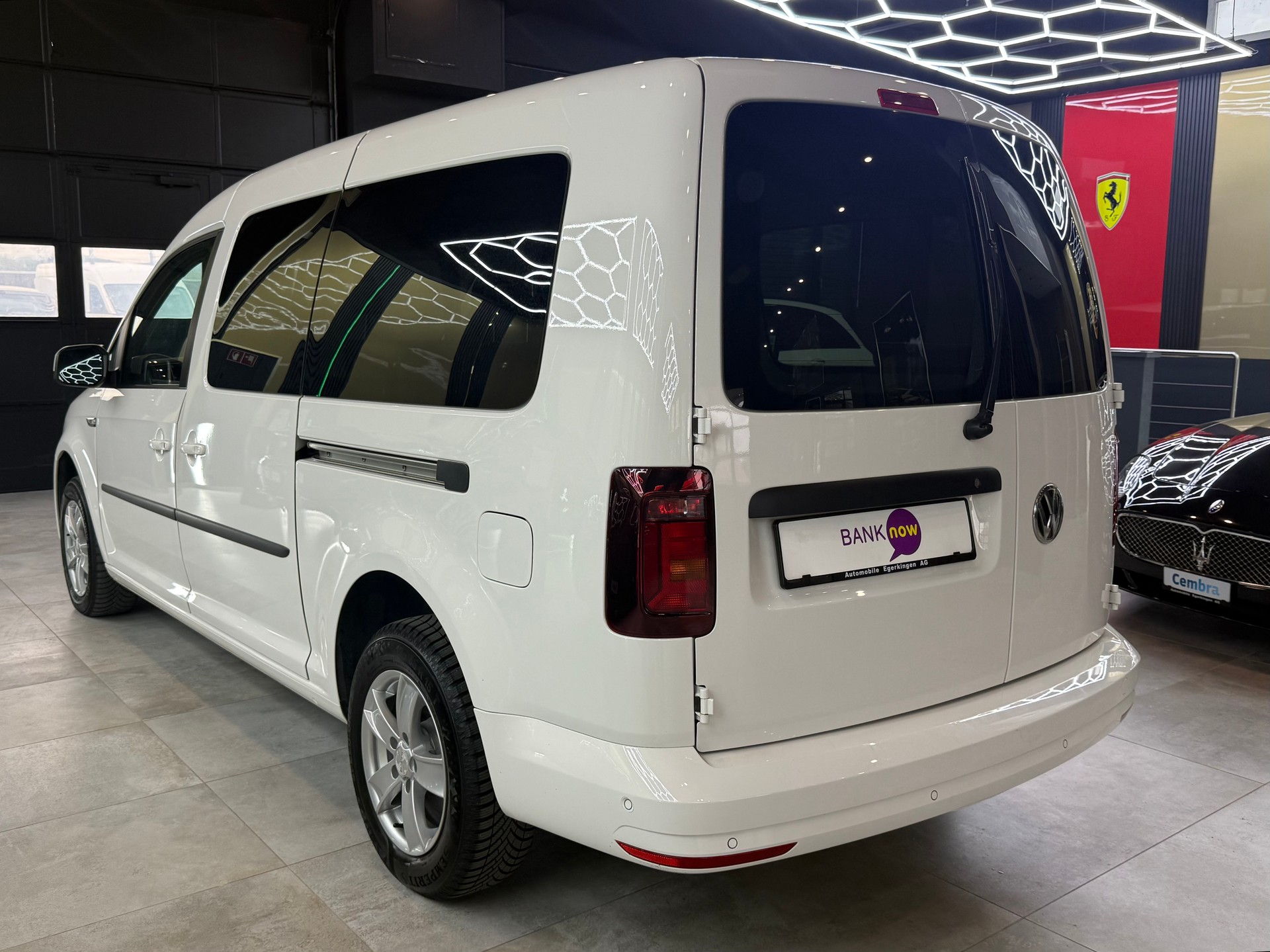 VW Caddy Maxi 2.0TDI BlueMotion Technology DSG-image-5