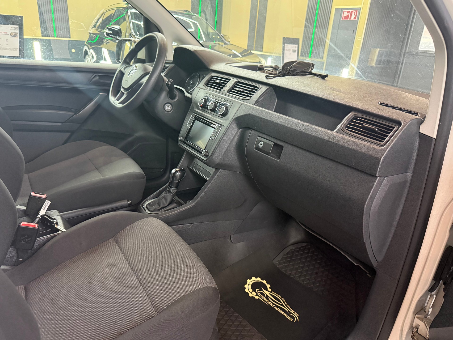 VW Caddy Maxi 2.0TDI BlueMotion Technology DSG-image-10