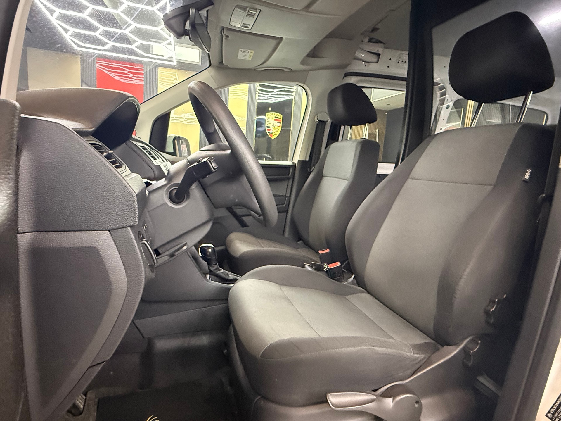 VW Caddy Maxi 2.0TDI BlueMotion Technology DSG-image-9