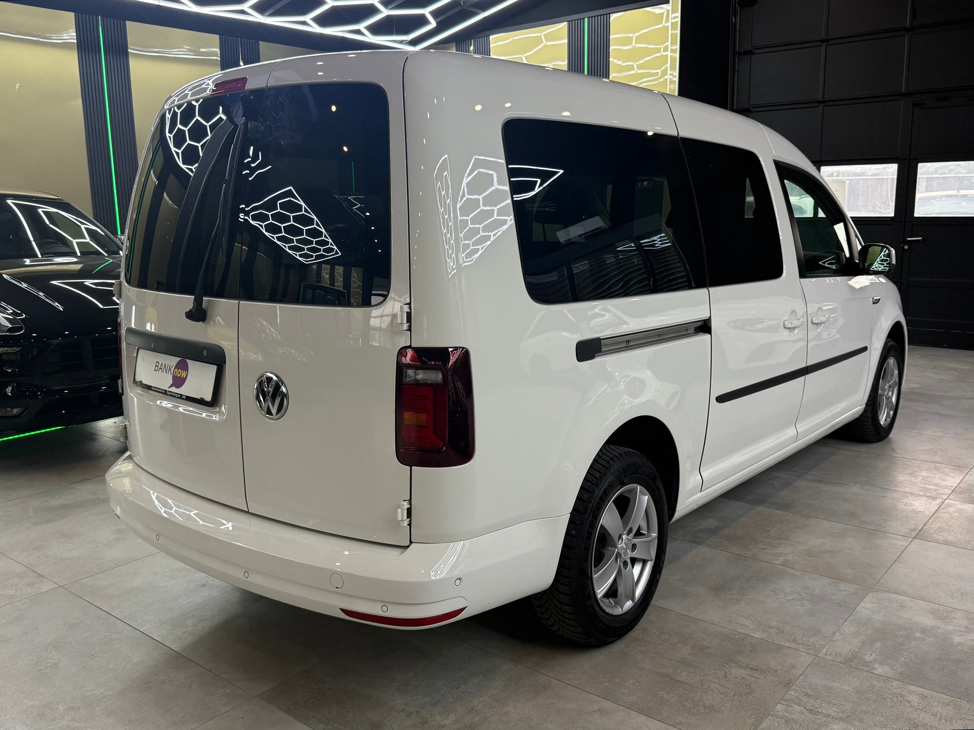 VW Caddy Maxi 2.0TDI BlueMotion Technology DSG-image-6