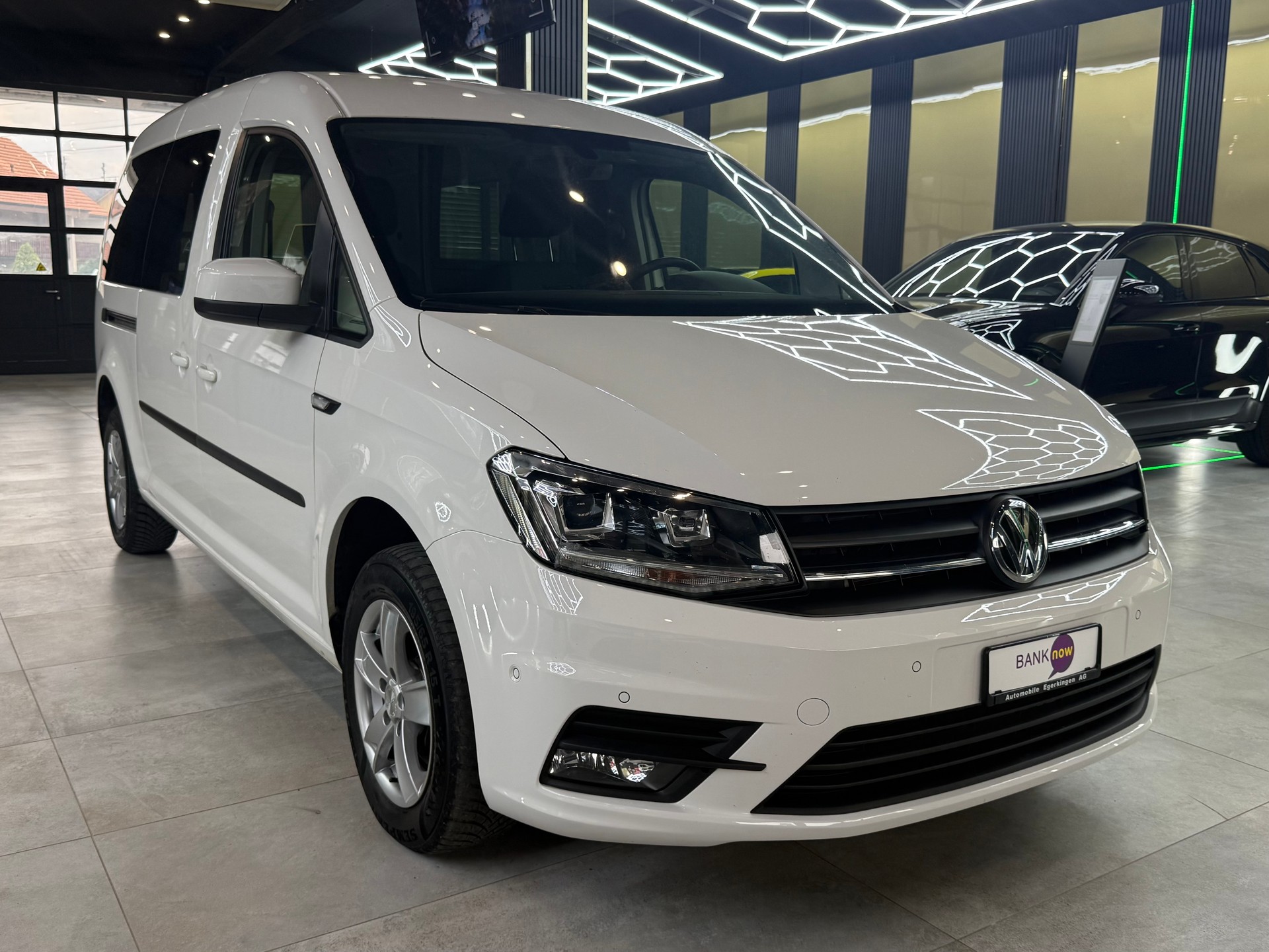 VW Caddy Maxi 2.0TDI BlueMotion Technology DSG-image-2