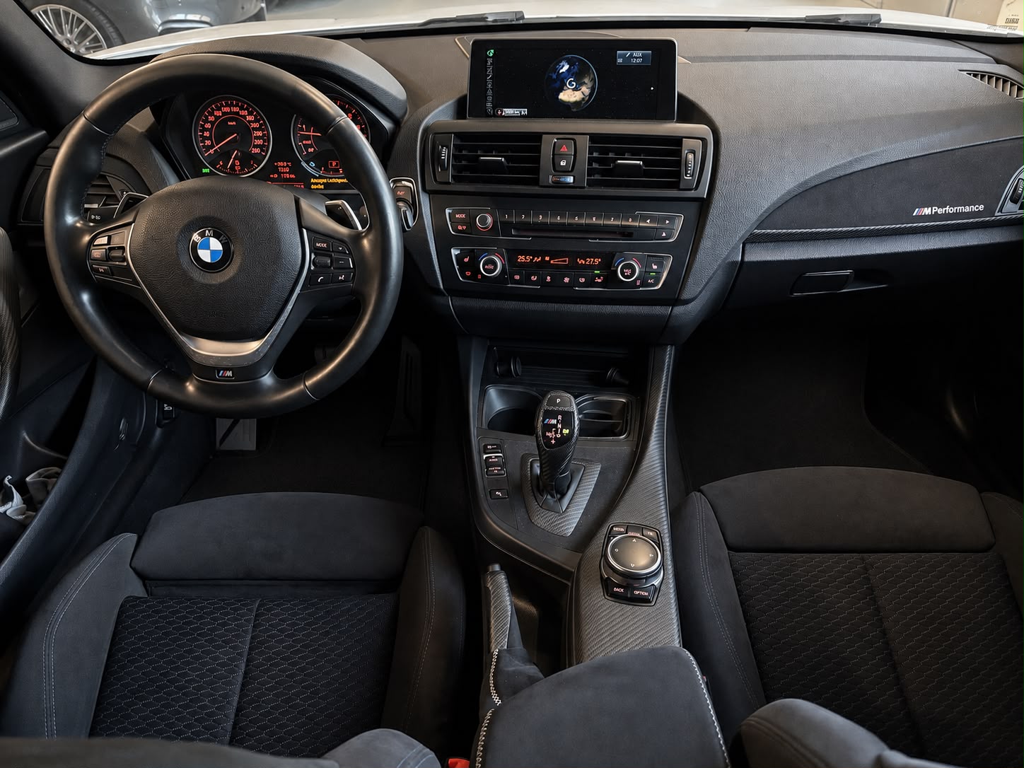 BMW M135i xDrive Steptronic-image-14