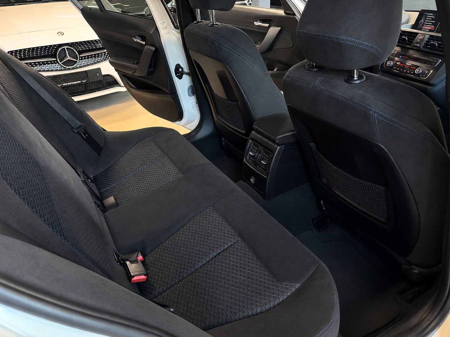 BMW M135i xDrive Steptronic-image-15