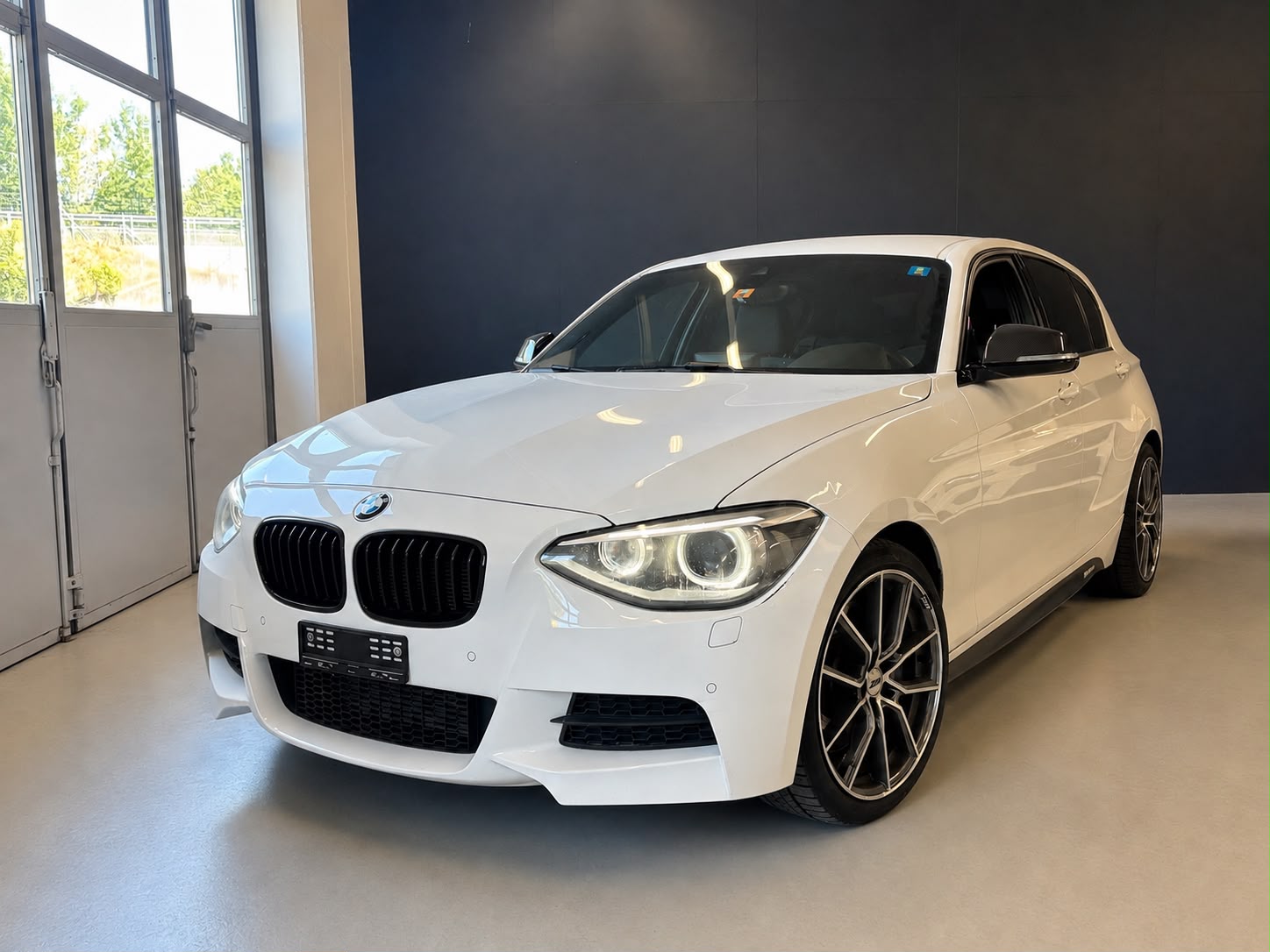 BMW M135i xDrive Steptronic-image-4