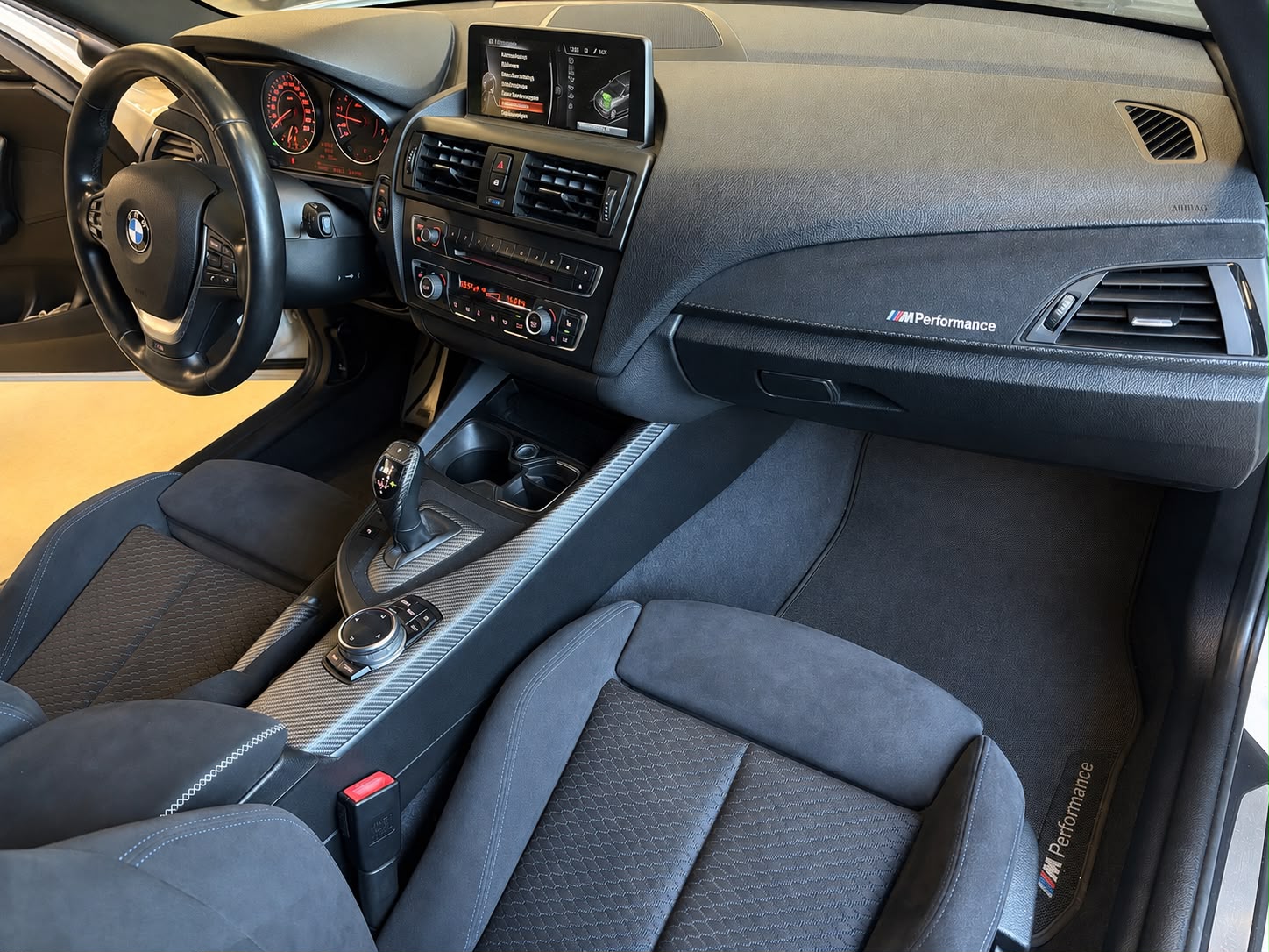 BMW M135i xDrive Steptronic-image-11