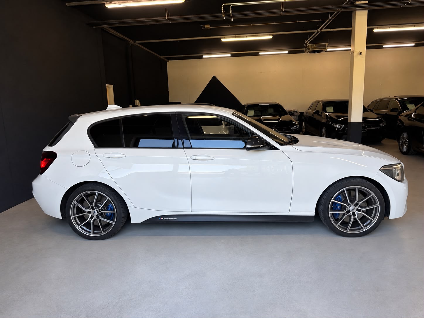 BMW M135i xDrive Steptronic-image-6