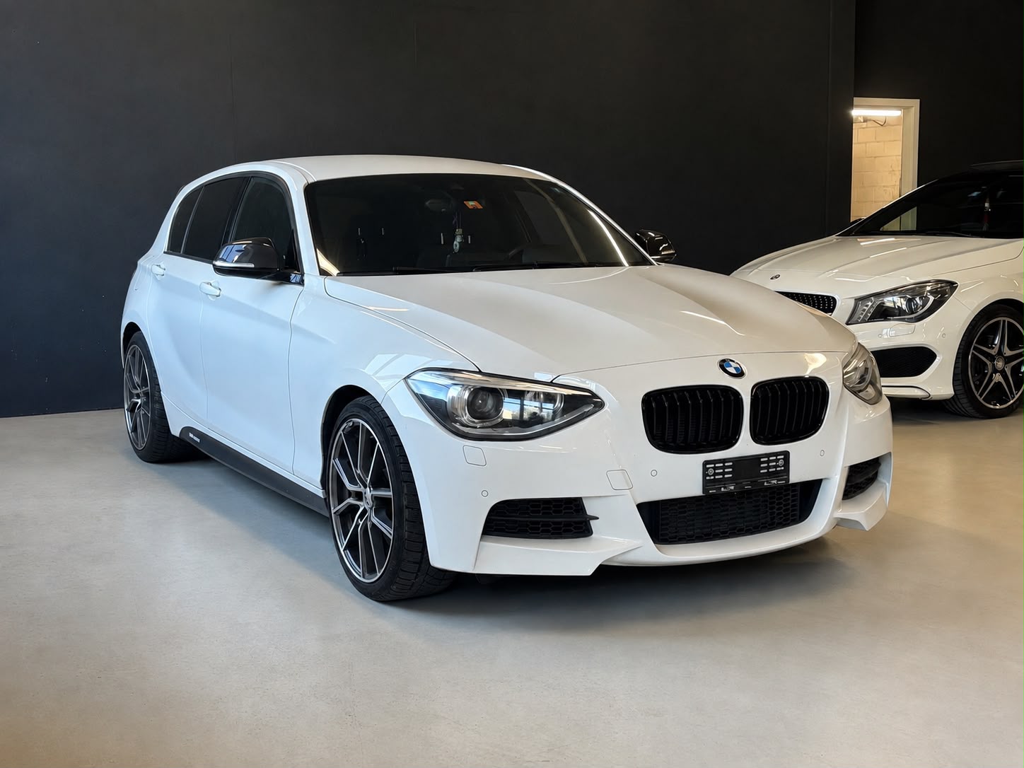 BMW M135i xDrive Steptronic-image-0