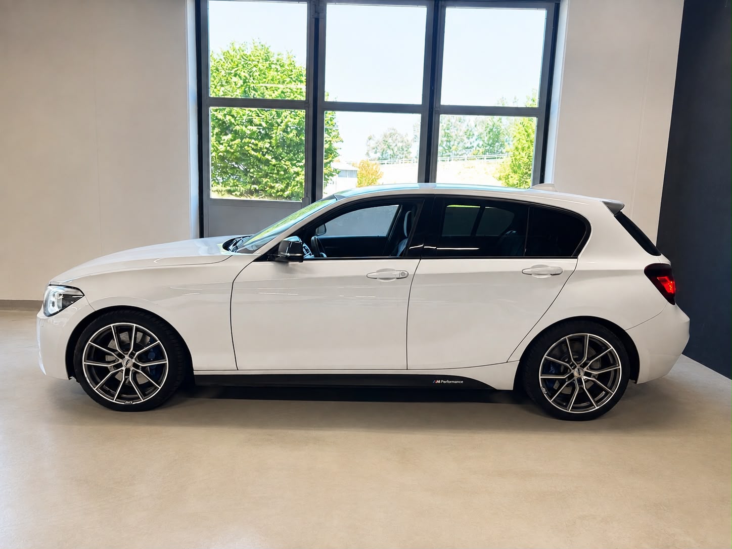 BMW M135i xDrive Steptronic-image-7