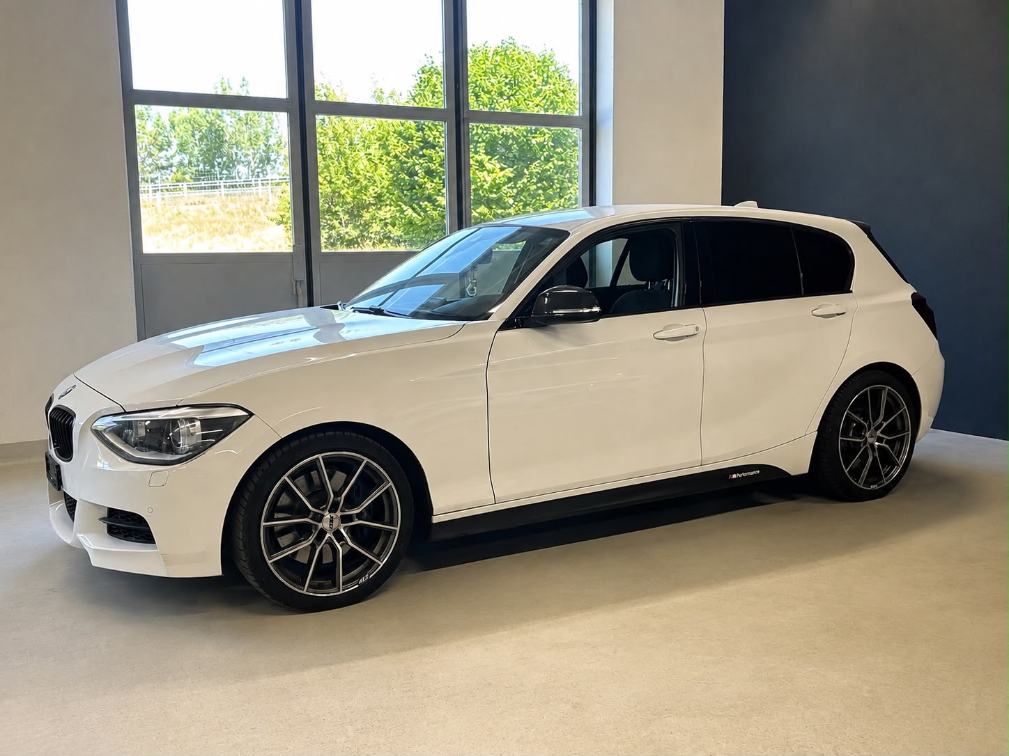 BMW M135i xDrive Steptronic-image-9