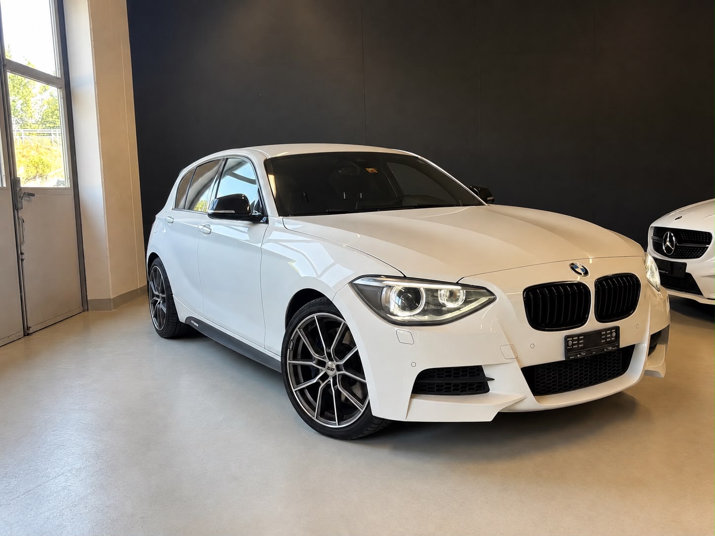 BMW M135i xDrive Steptronic-image-5