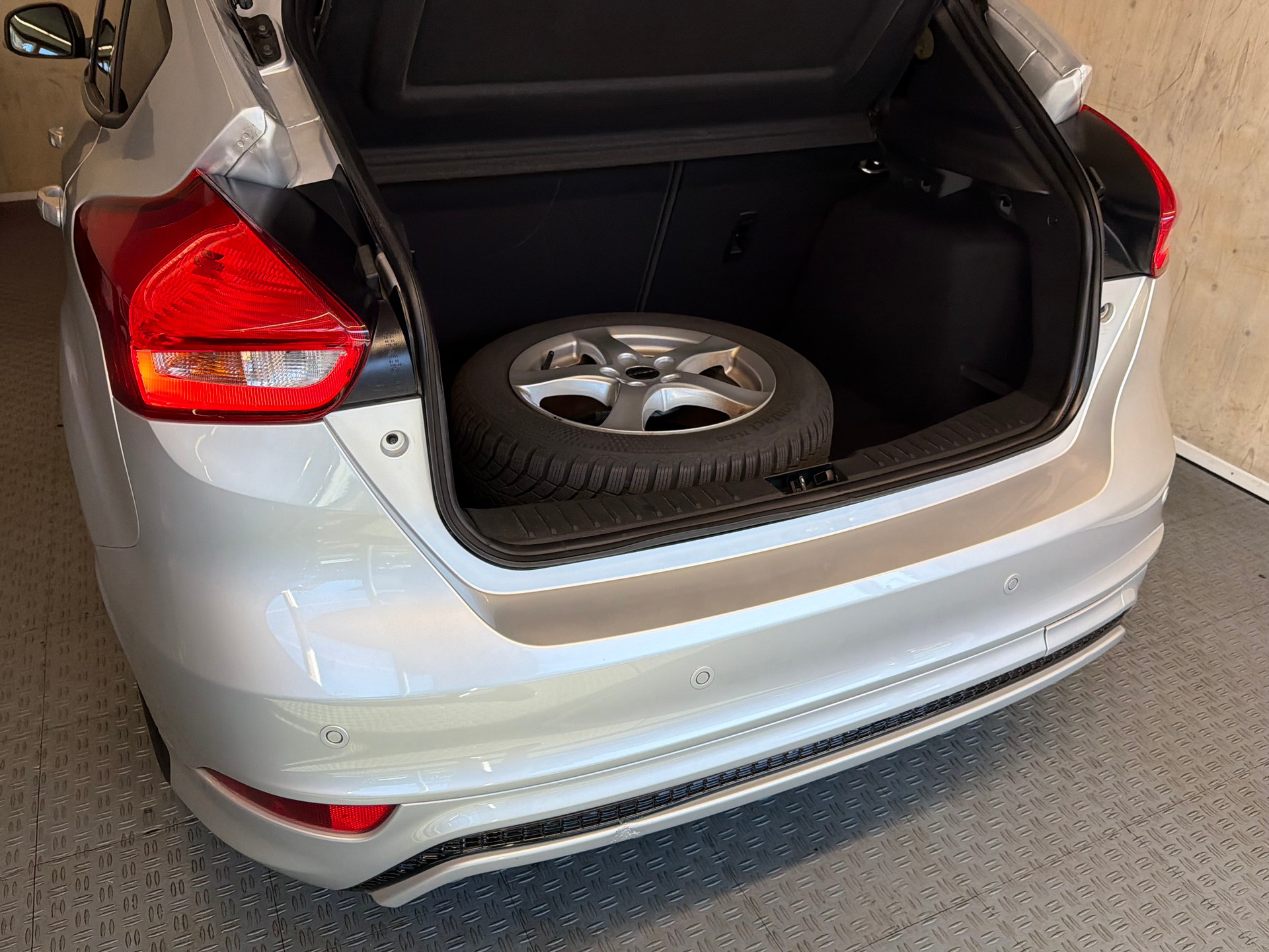 FORD Focus 1.0 SCTi ST Line-image-14