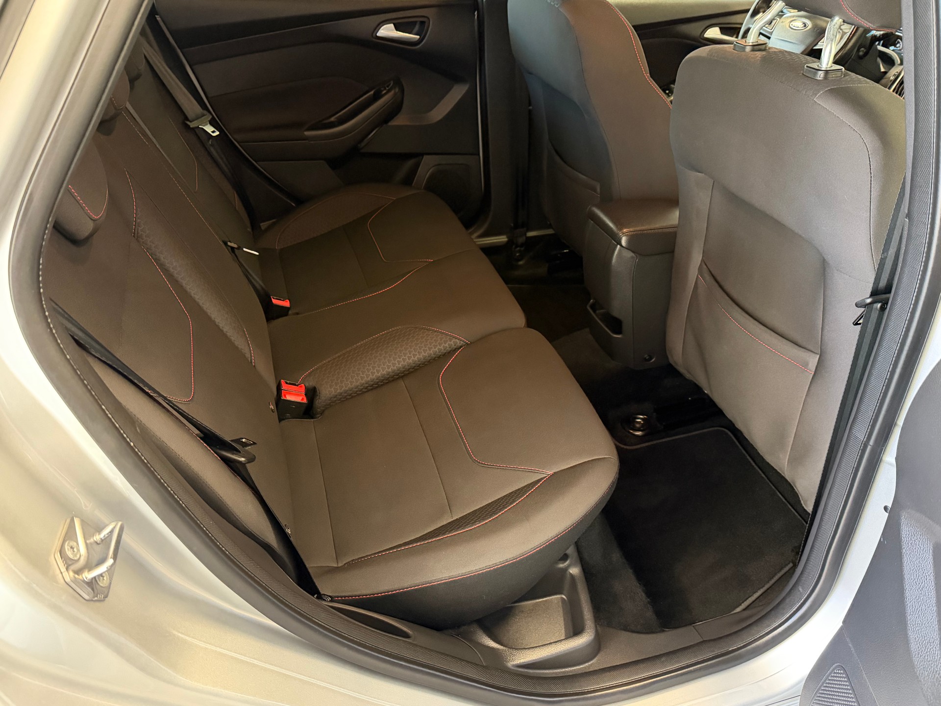 FORD Focus 1.0 SCTi ST Line-image-12