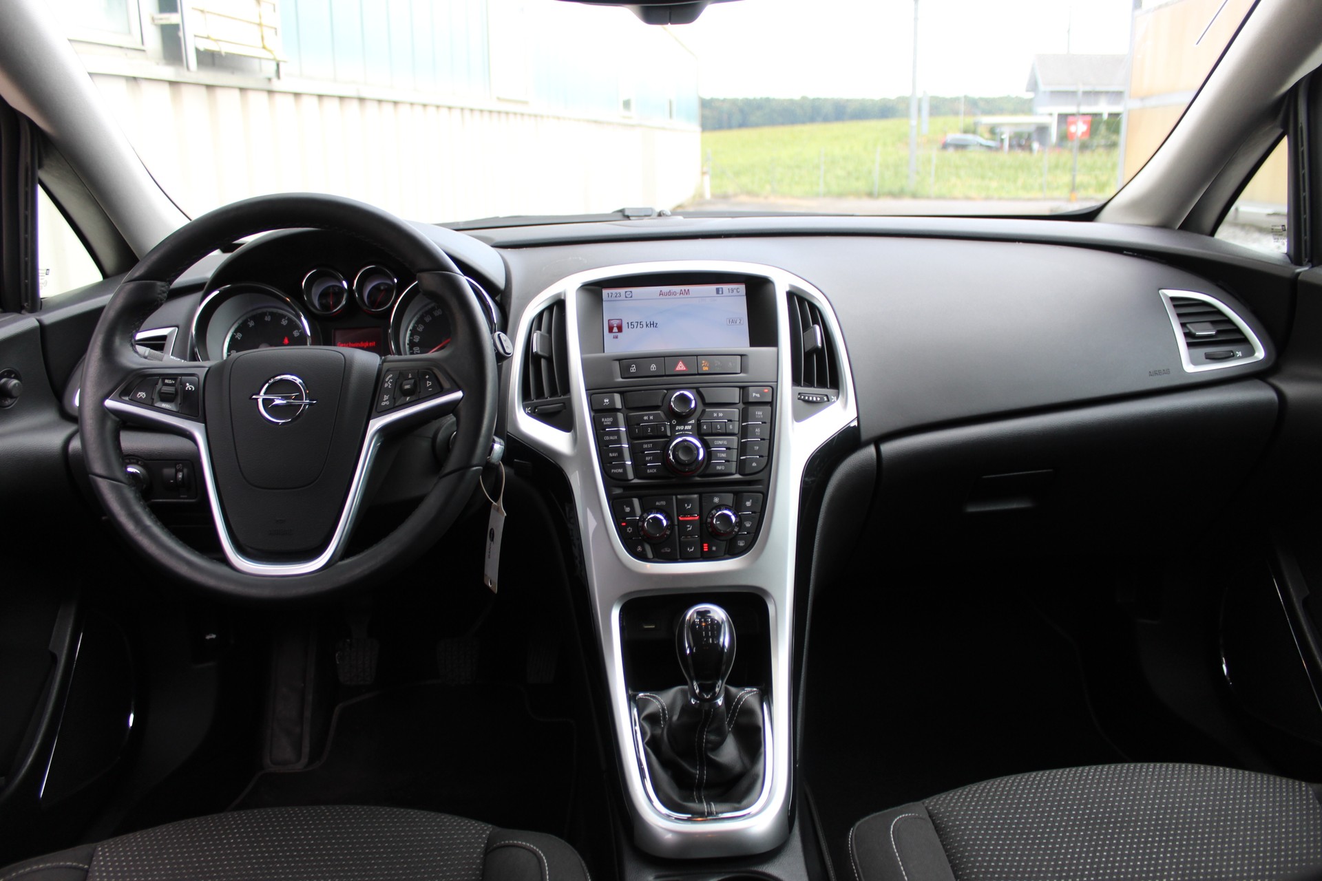 OPEL Astra SportsTourer 1.6i 16V Turbo Cosmo-image-12