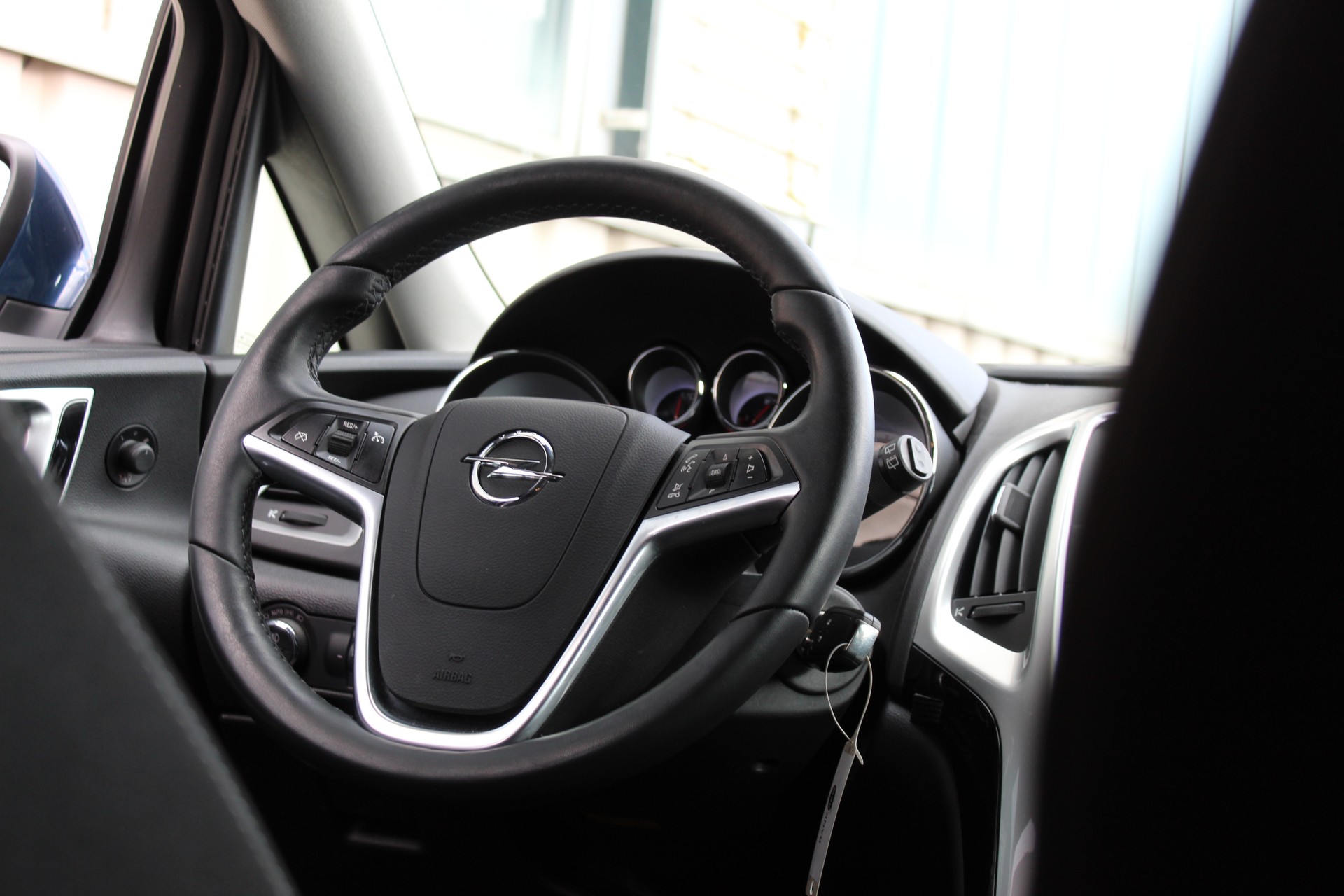 OPEL Astra SportsTourer 1.6i 16V Turbo Cosmo-image-13