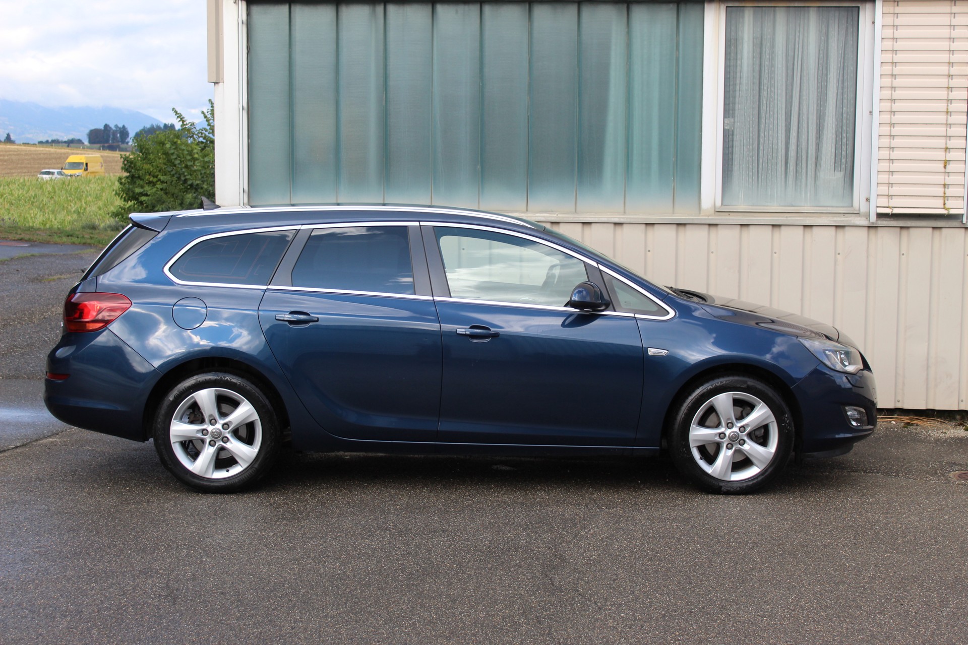 OPEL Astra SportsTourer 1.6i 16V Turbo Cosmo-image-1