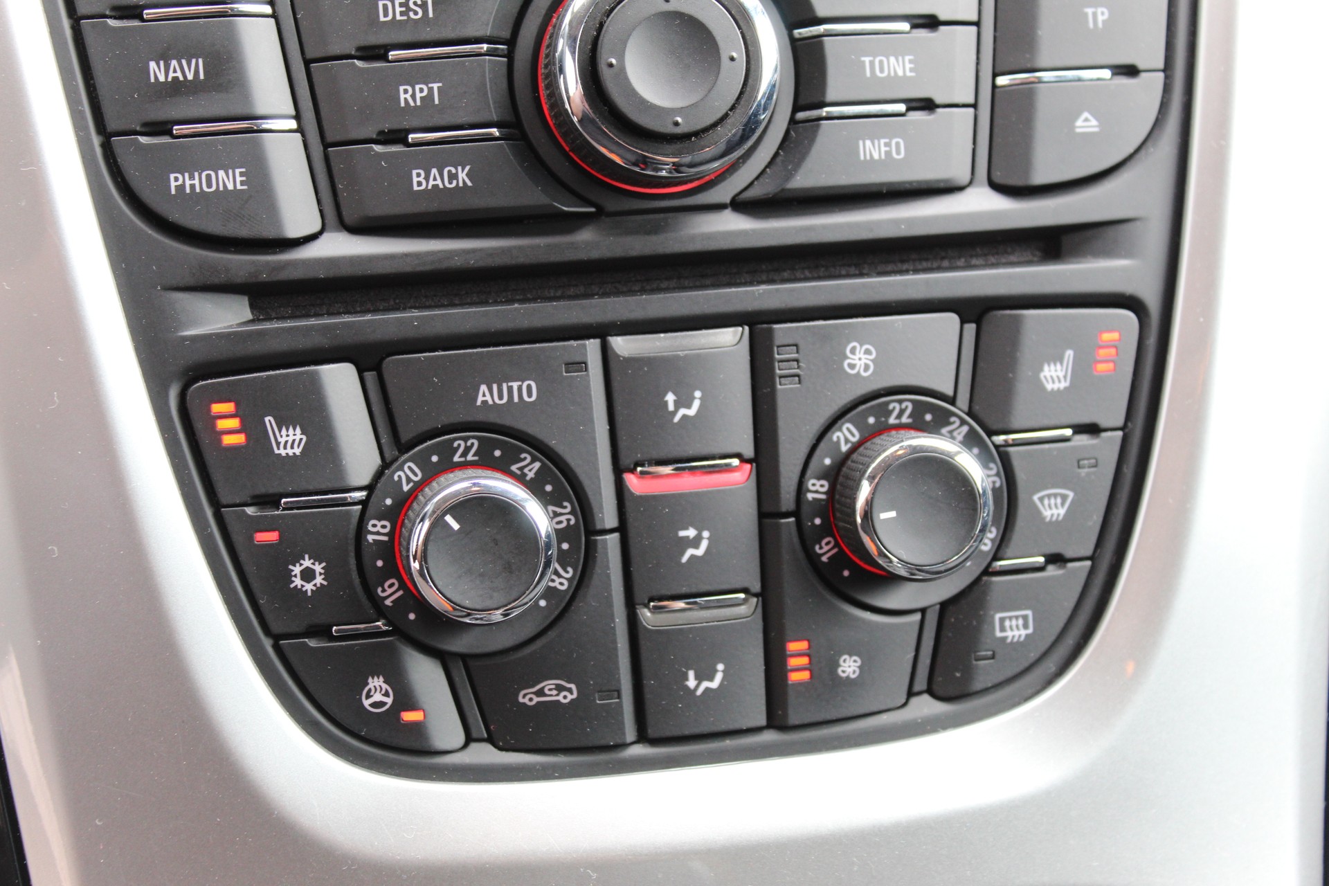 OPEL Astra SportsTourer 1.6i 16V Turbo Cosmo-image-14