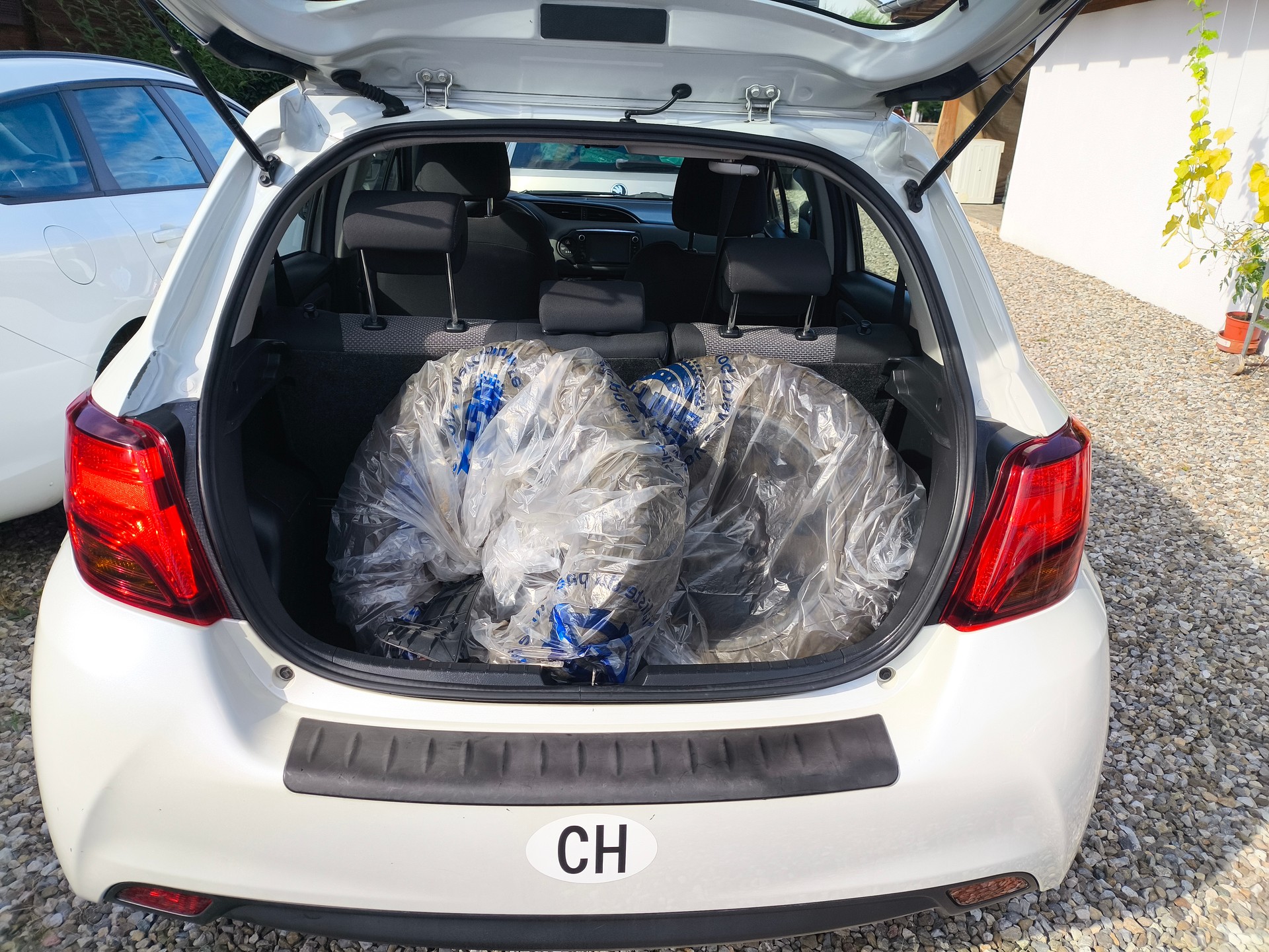 TOYOTA Yaris 1.5 VVT-i Hybrid Luna e-CVT-image-2