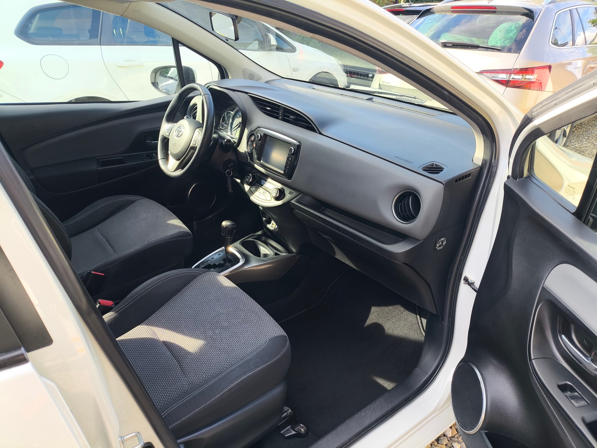 TOYOTA Yaris 1.5 VVT-i Hybrid Luna e-CVT-image-10