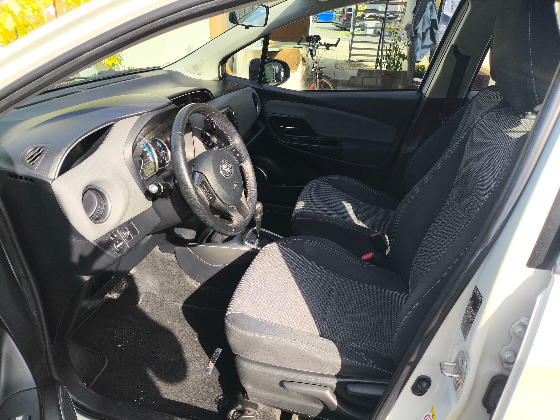 TOYOTA Yaris 1.5 VVT-i Hybrid Luna e-CVT-image-9
