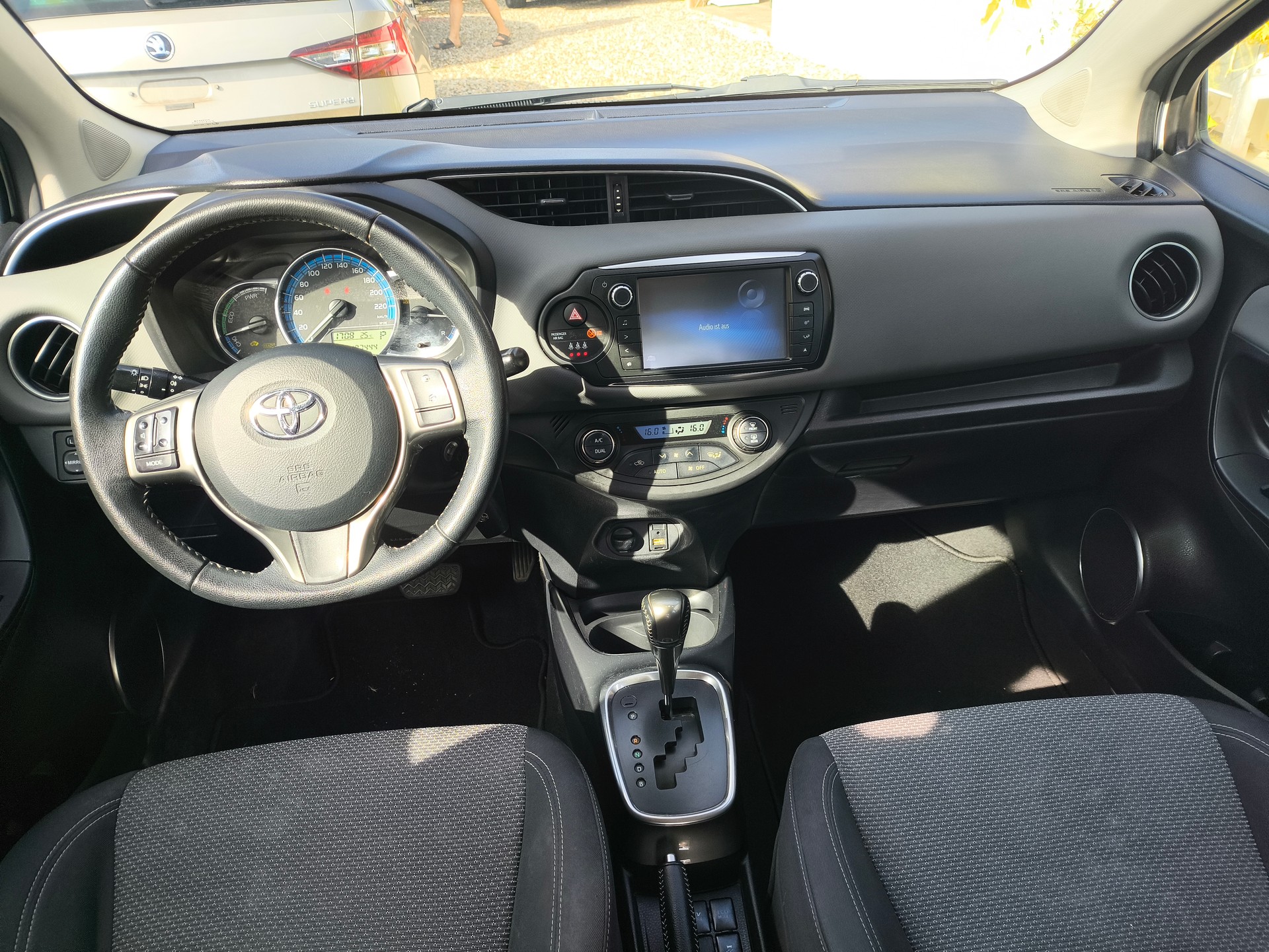 TOYOTA Yaris 1.5 VVT-i Hybrid Luna e-CVT-image-7