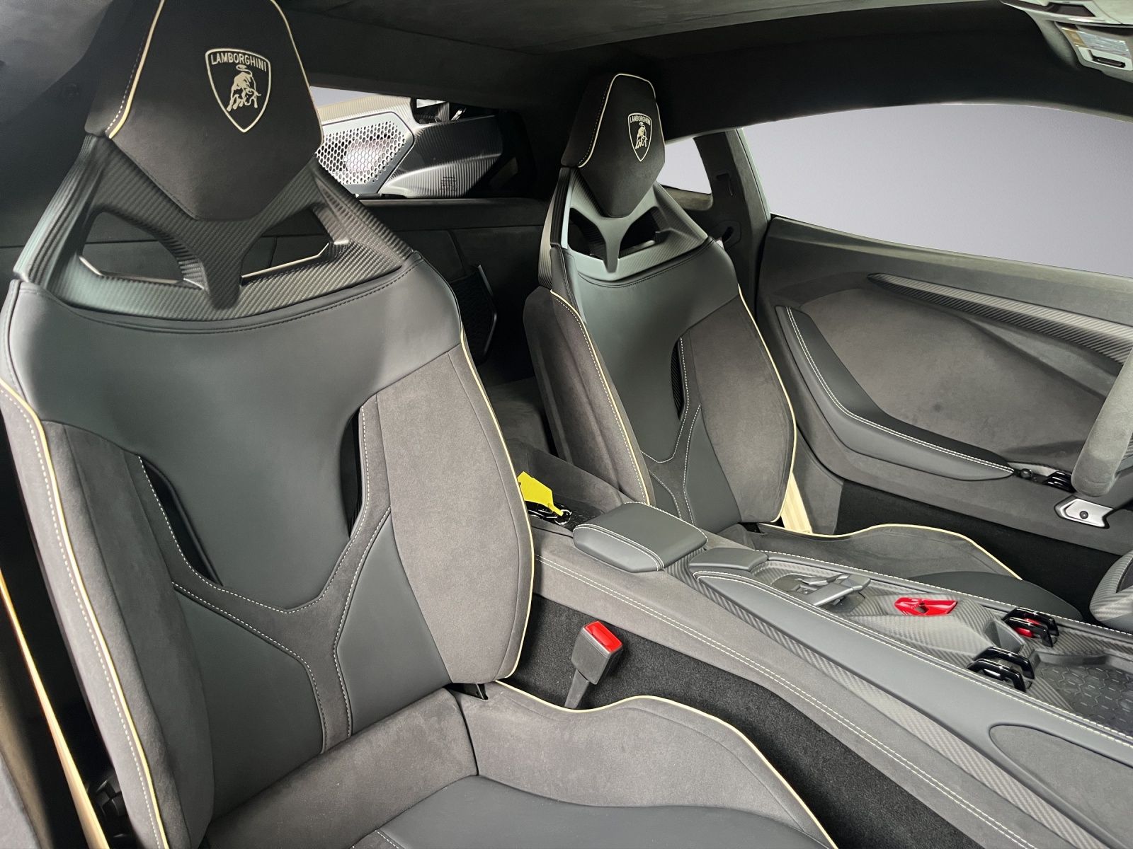 LAMBORGHINI Revuelto Coupé 6.5-image-5