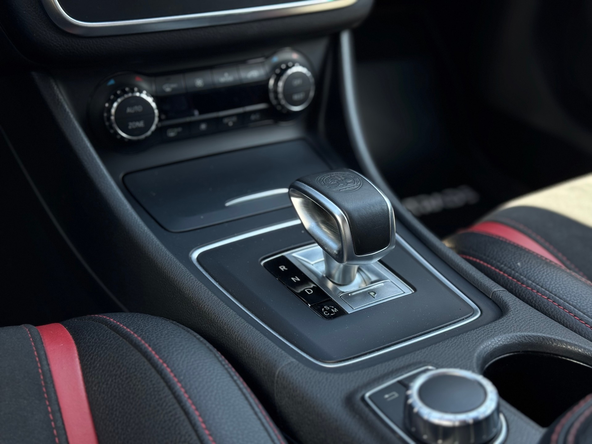 MERCEDES-BENZ CLA 45 AMG 4Matic Speedshift-image-12
