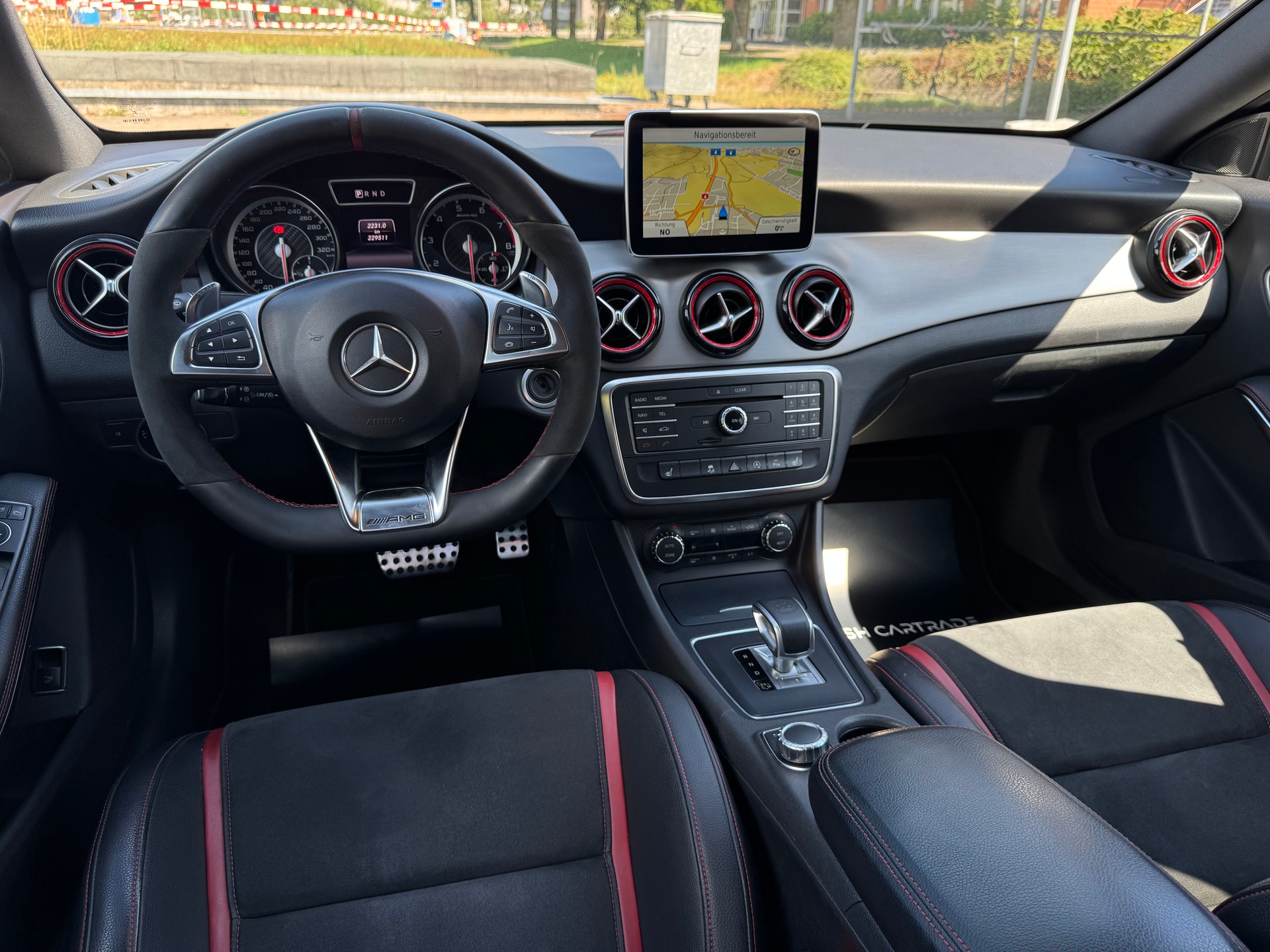 MERCEDES-BENZ CLA 45 AMG 4Matic Speedshift-image-11