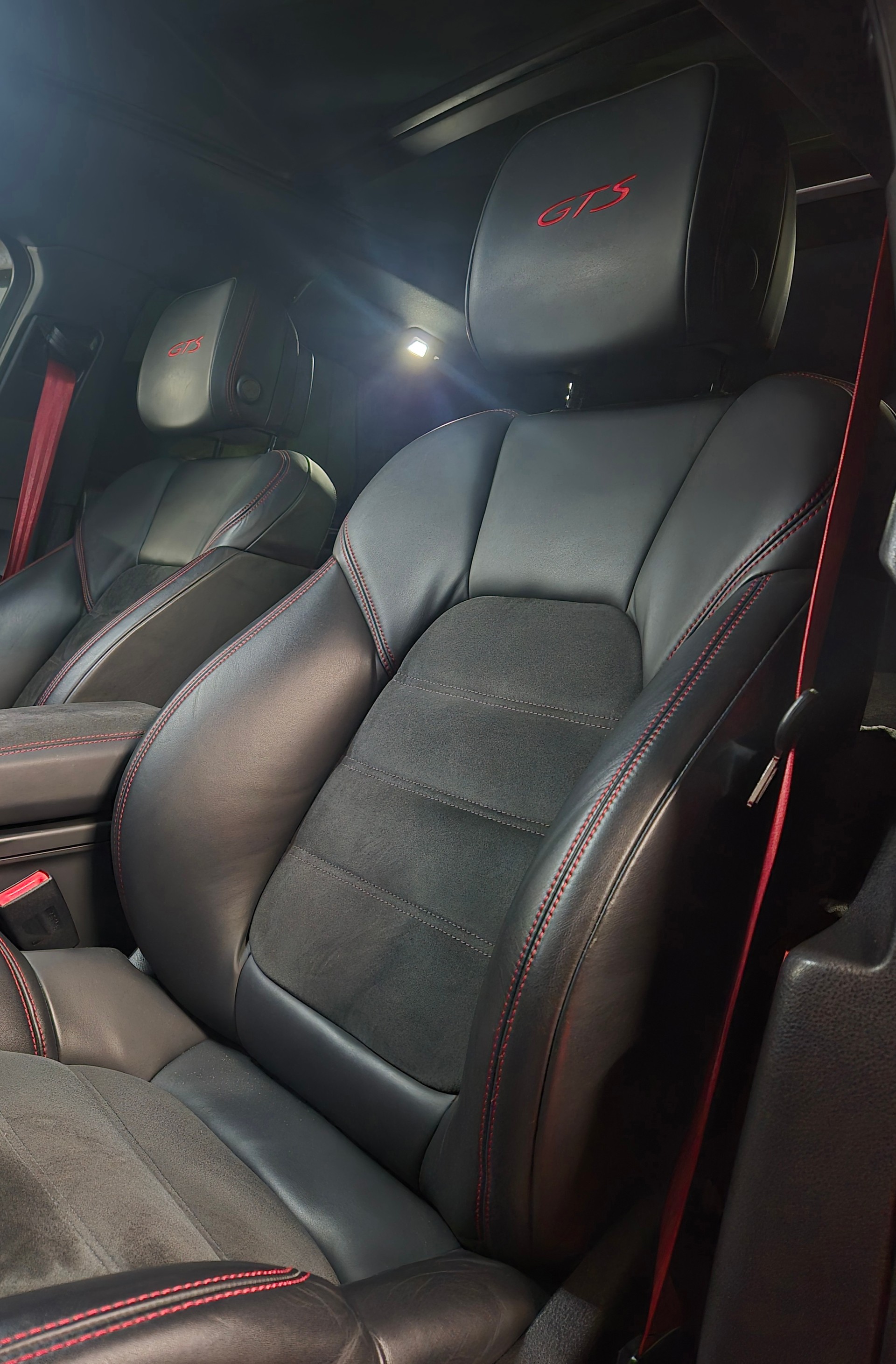 PORSCHE 3.0 V6 GTS-image-4