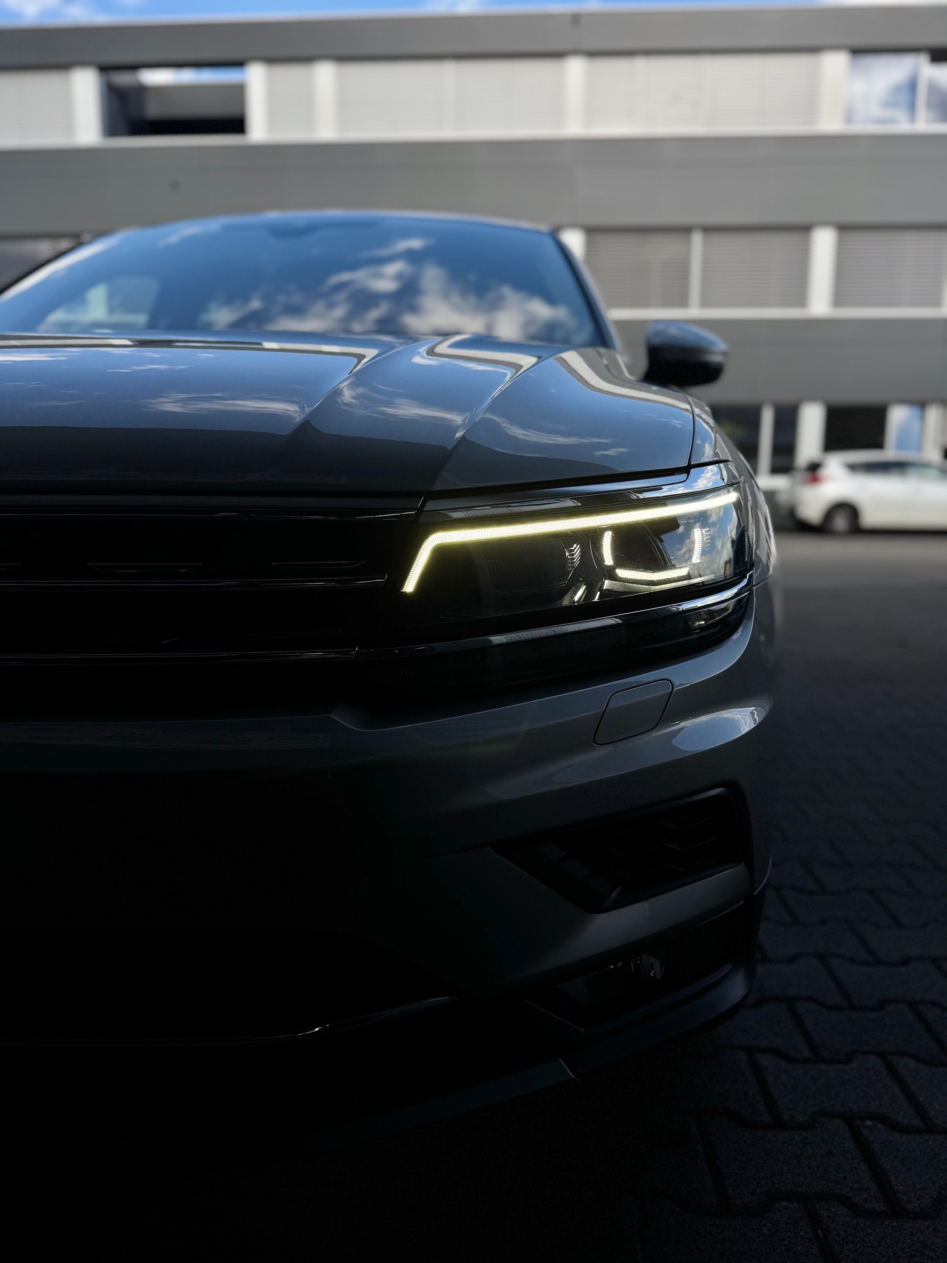 VW Tiguan 2.0TSI Highline 4Motion DSG / ab MFK bei Verkauf-image-4