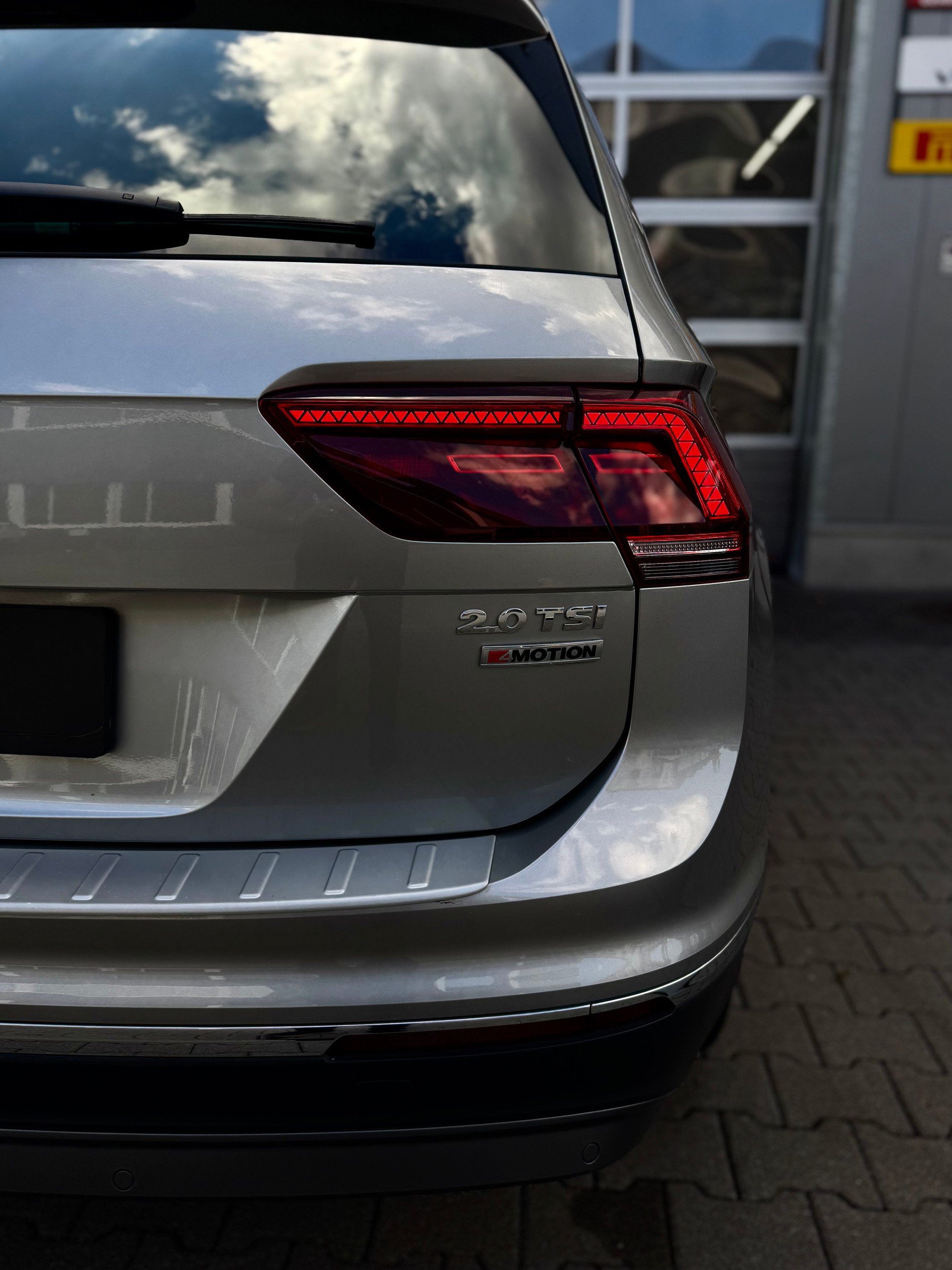 VW Tiguan 2.0TSI Highline 4Motion DSG / ab MFK bei Verkauf-image-7