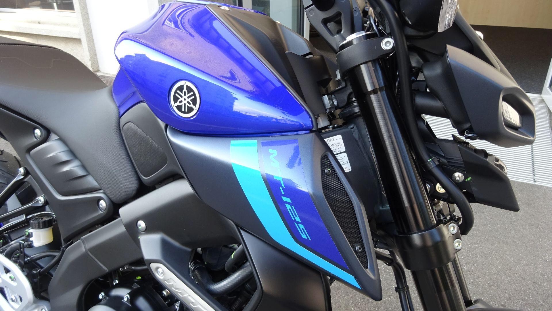 YAMAHA MT-125 ABS-showroom-element-3
