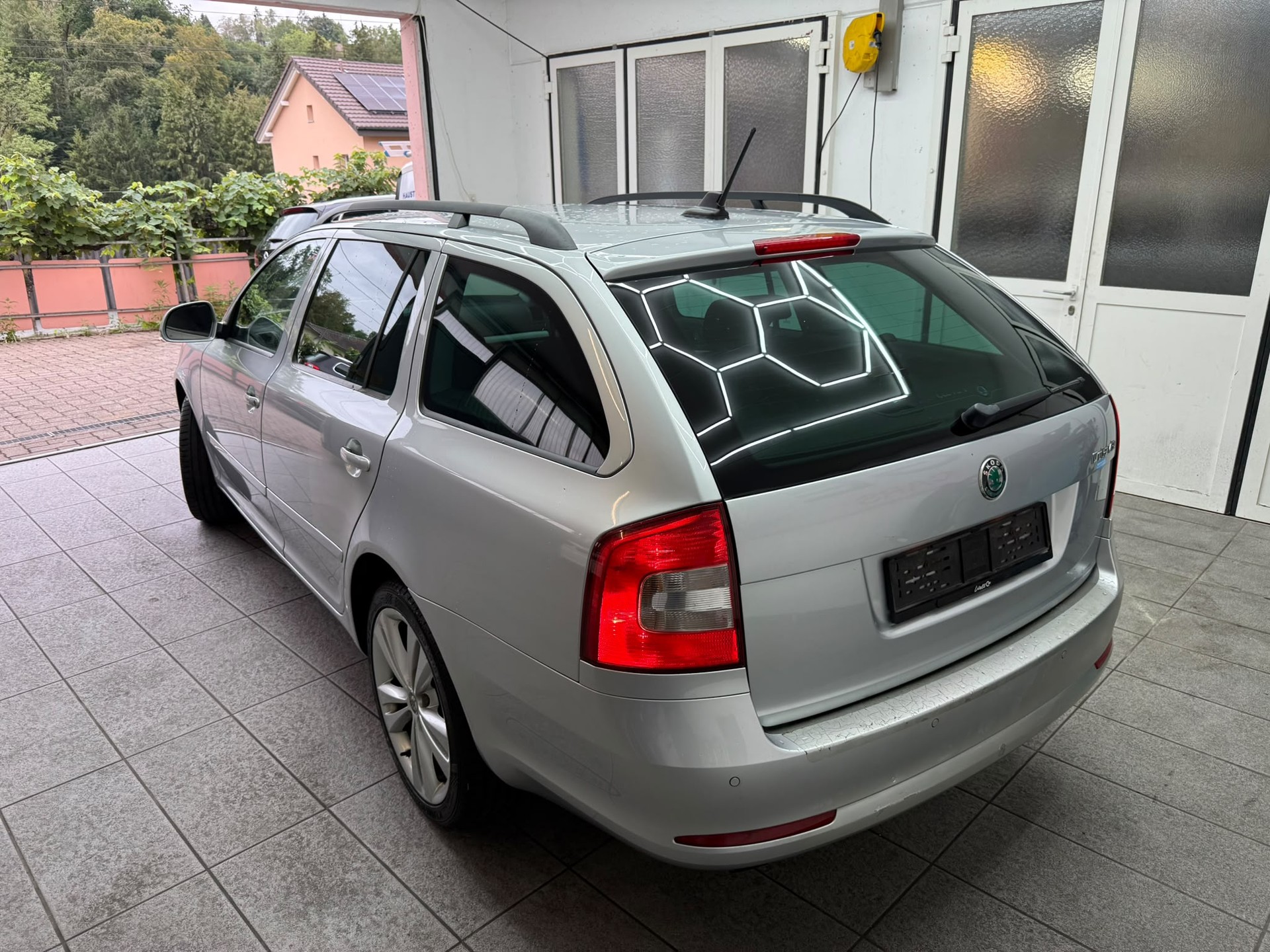 SKODA Octavia Combi 1.6 TDI Elegance-image-1
