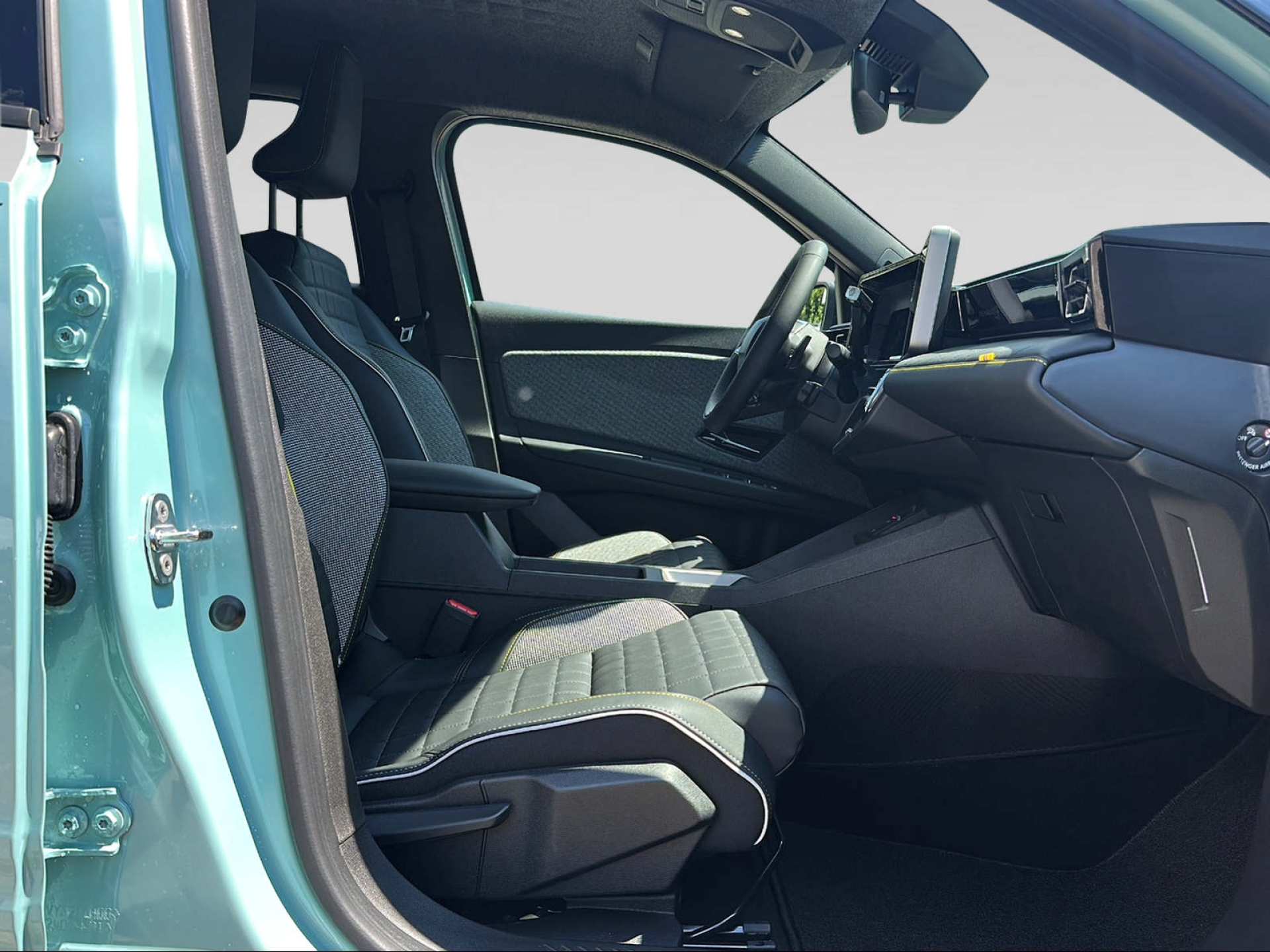 RENAULT R4 E-Tech-image-9
