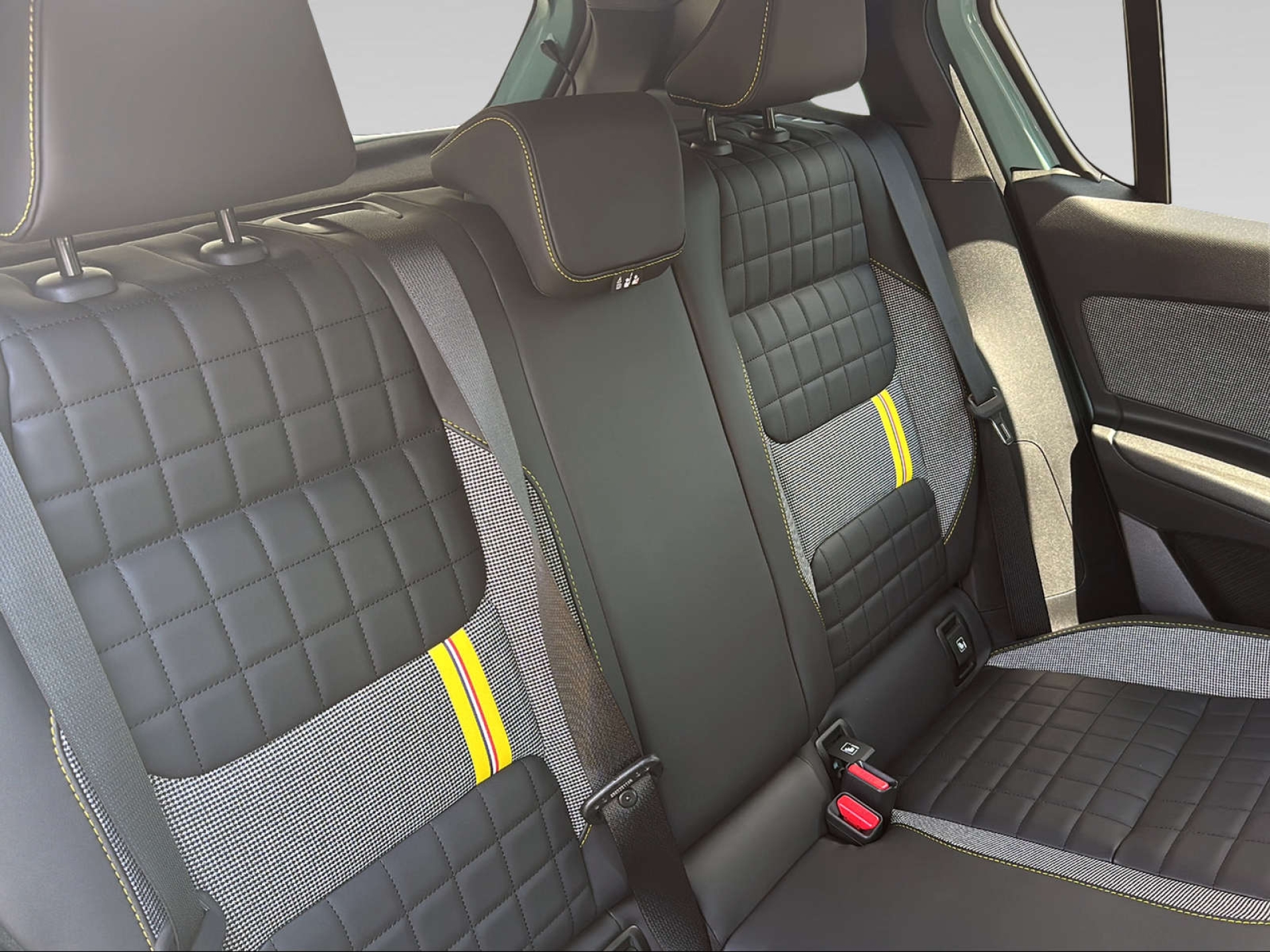 RENAULT R4 E-Tech-image-10