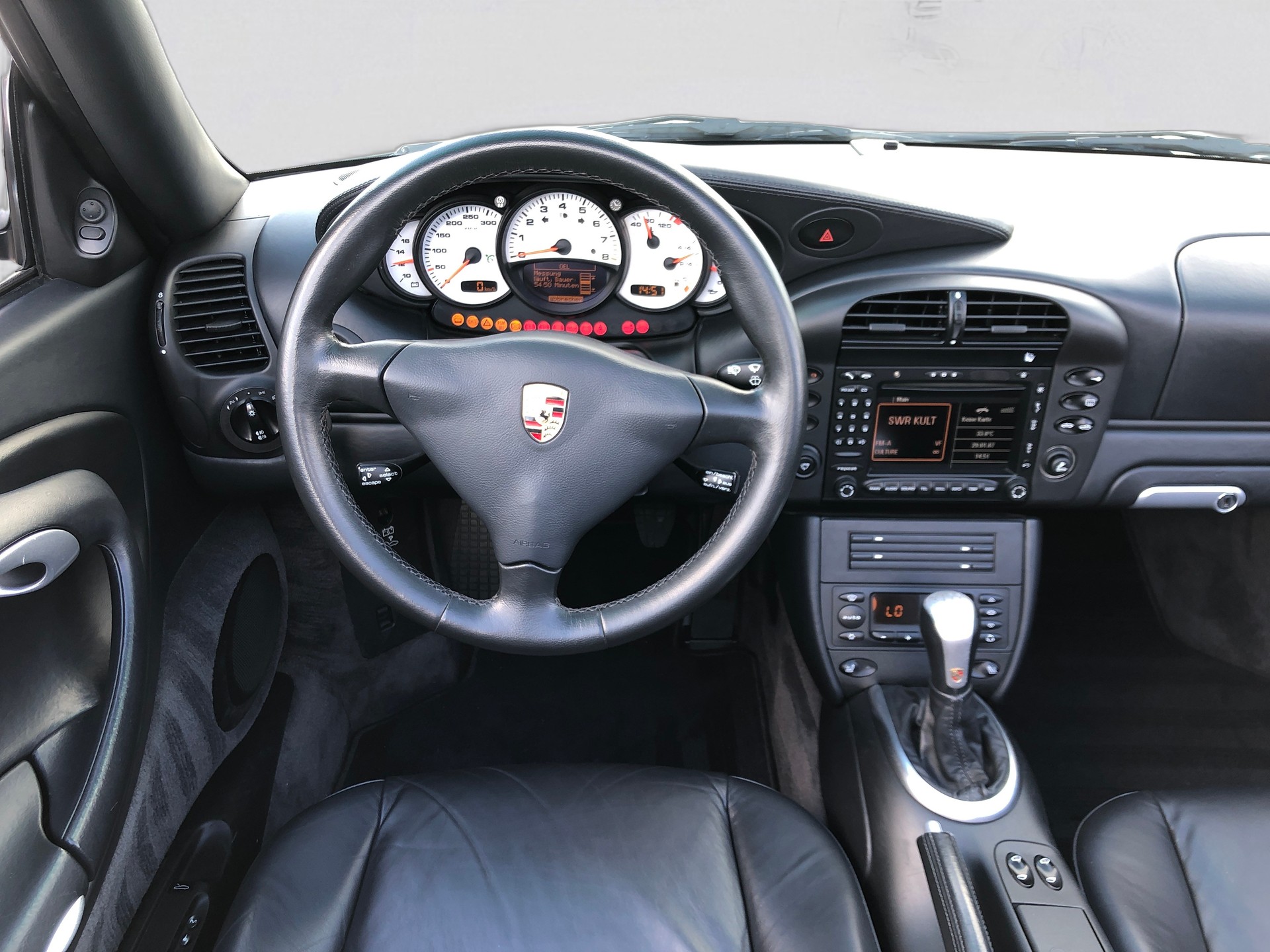 PORSCHE 911 Carrera 4 S Cabrio-image-12