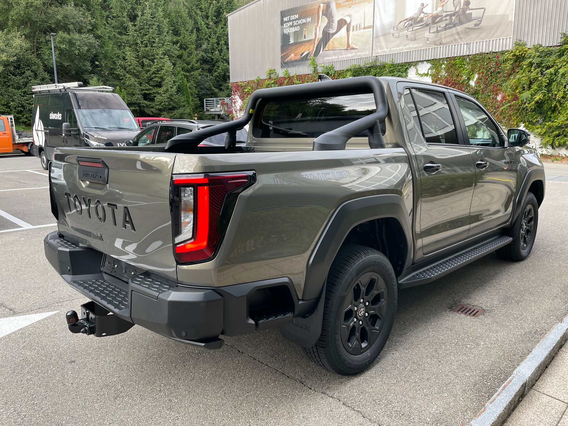 TOYOTA Hilux 2.8d MHEV Invincible Double Cab 4x4 mit AHK (MODELL 2027)-image-5