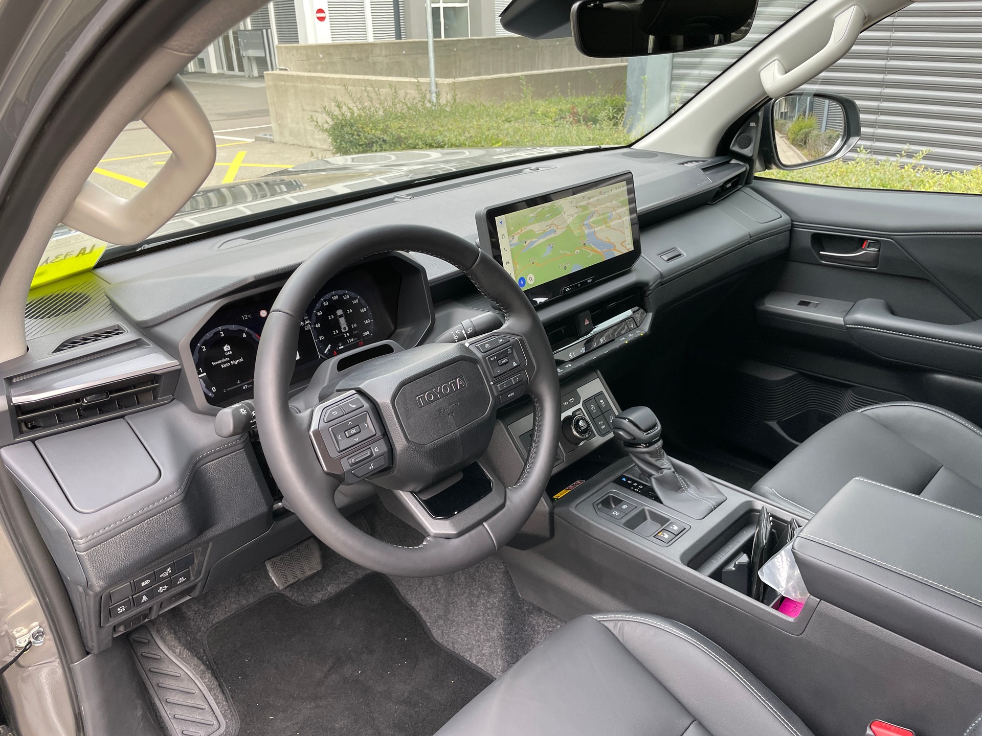 TOYOTA Hilux 2.8d MHEV Invincible Double Cab 4x4 mit AHK (MODELL 2027)-image-8