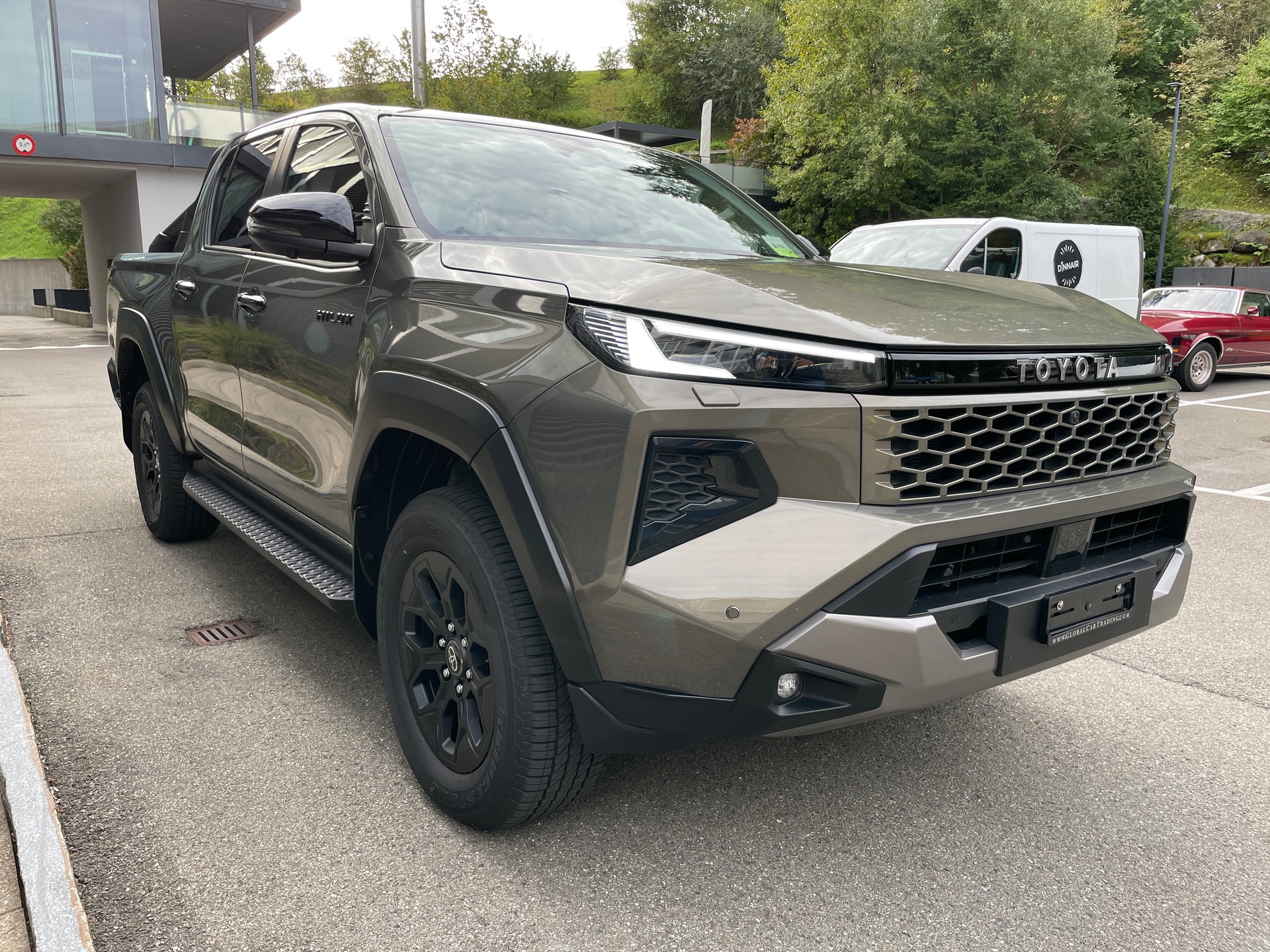 TOYOTA Hilux 2.8d MHEV Invincible Double Cab 4x4 mit AHK (MODELL 2027)-image-6