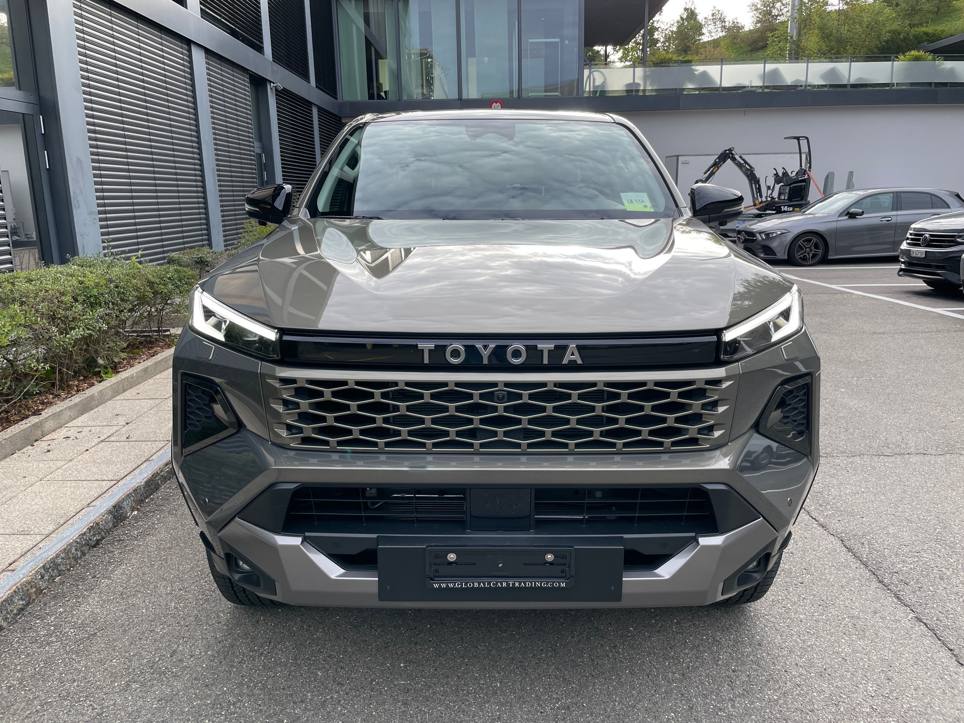 TOYOTA Hilux 2.8d MHEV Invincible Double Cab 4x4 mit AHK (MODELL 2027)-image-7