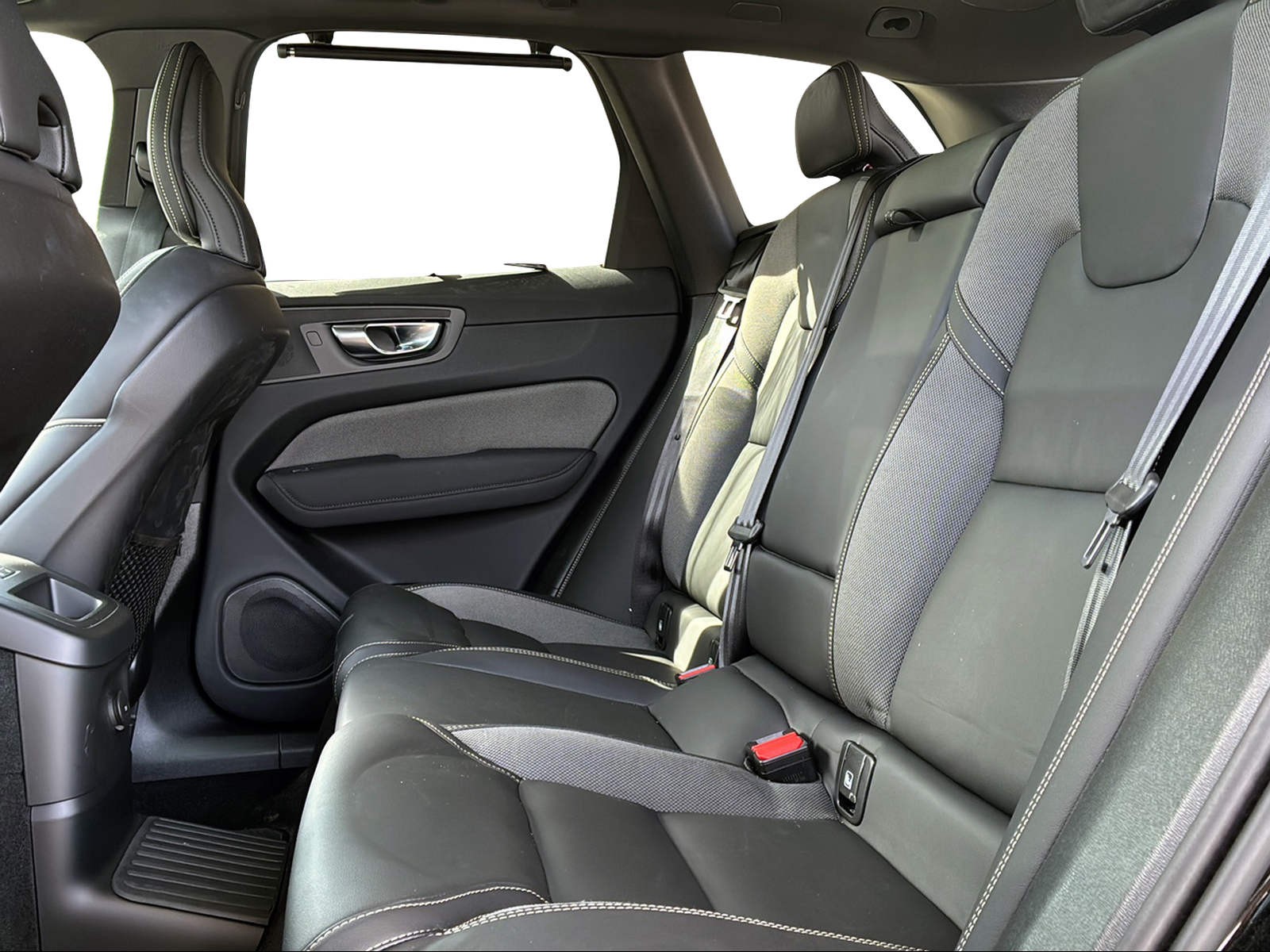VOLVO XC60 2.0 T6 TE Black Edition eAWD-image-10