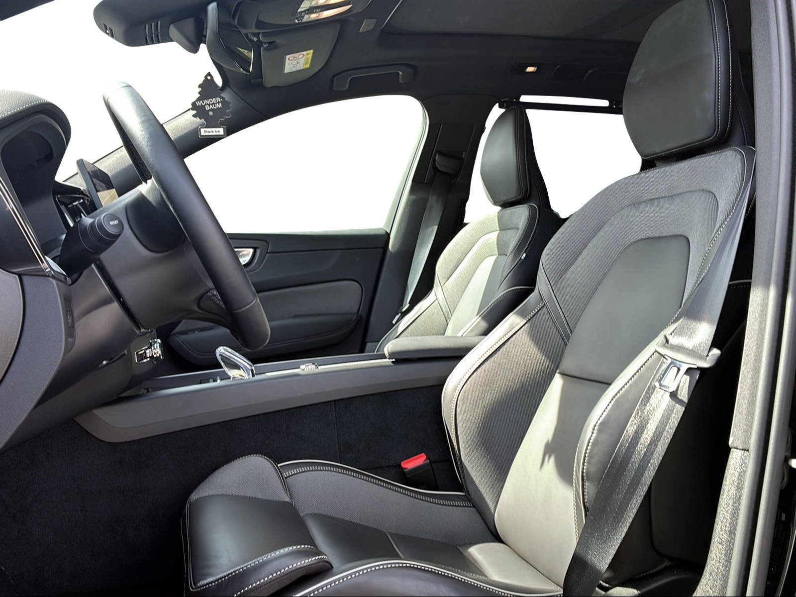 VOLVO XC60 2.0 T6 TE Black Edition eAWD-image-8