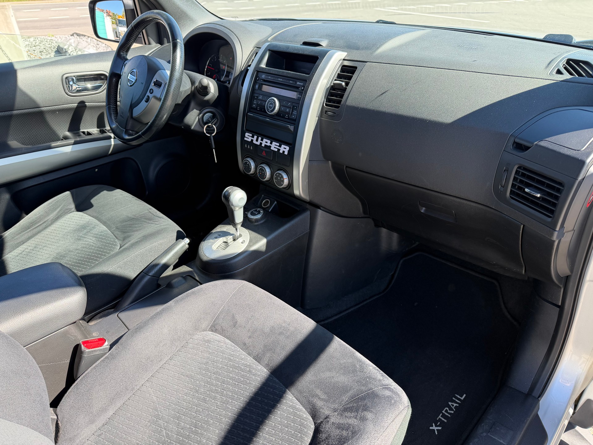 NISSAN X-Trail 2.0 dCi 16V SE Automatic-image-5