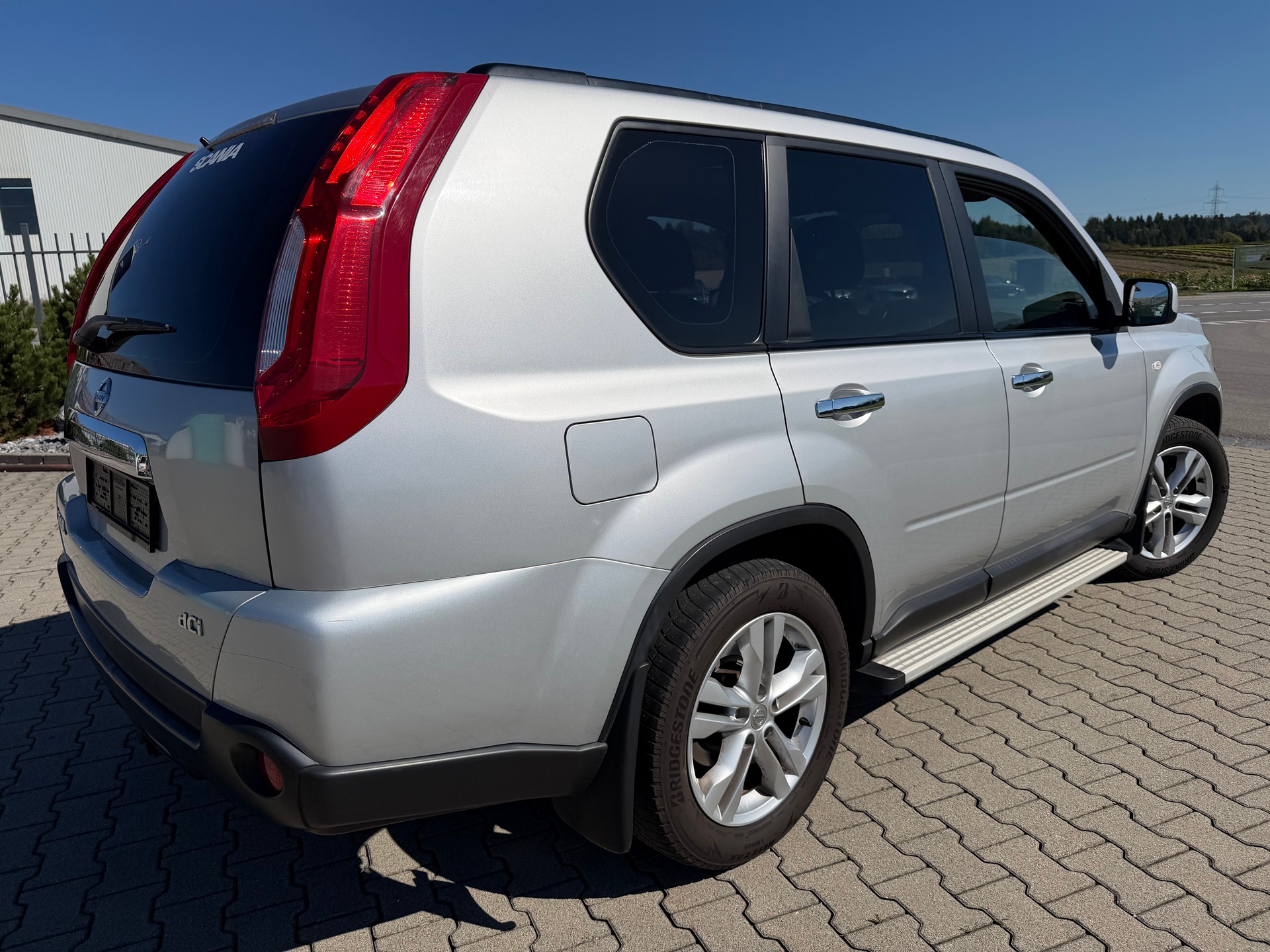 NISSAN X-Trail 2.0 dCi 16V SE Automatic-image-3