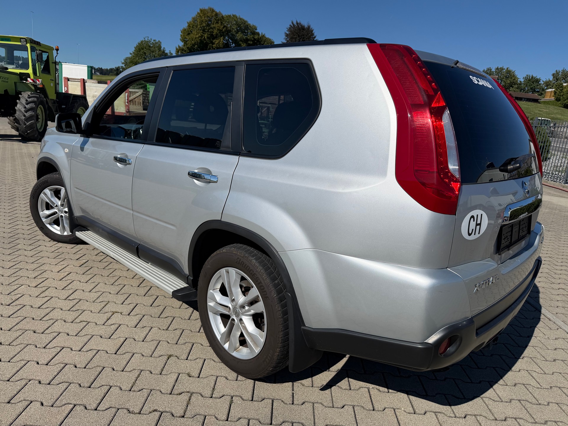 NISSAN X-Trail 2.0 dCi 16V SE Automatic-image-2