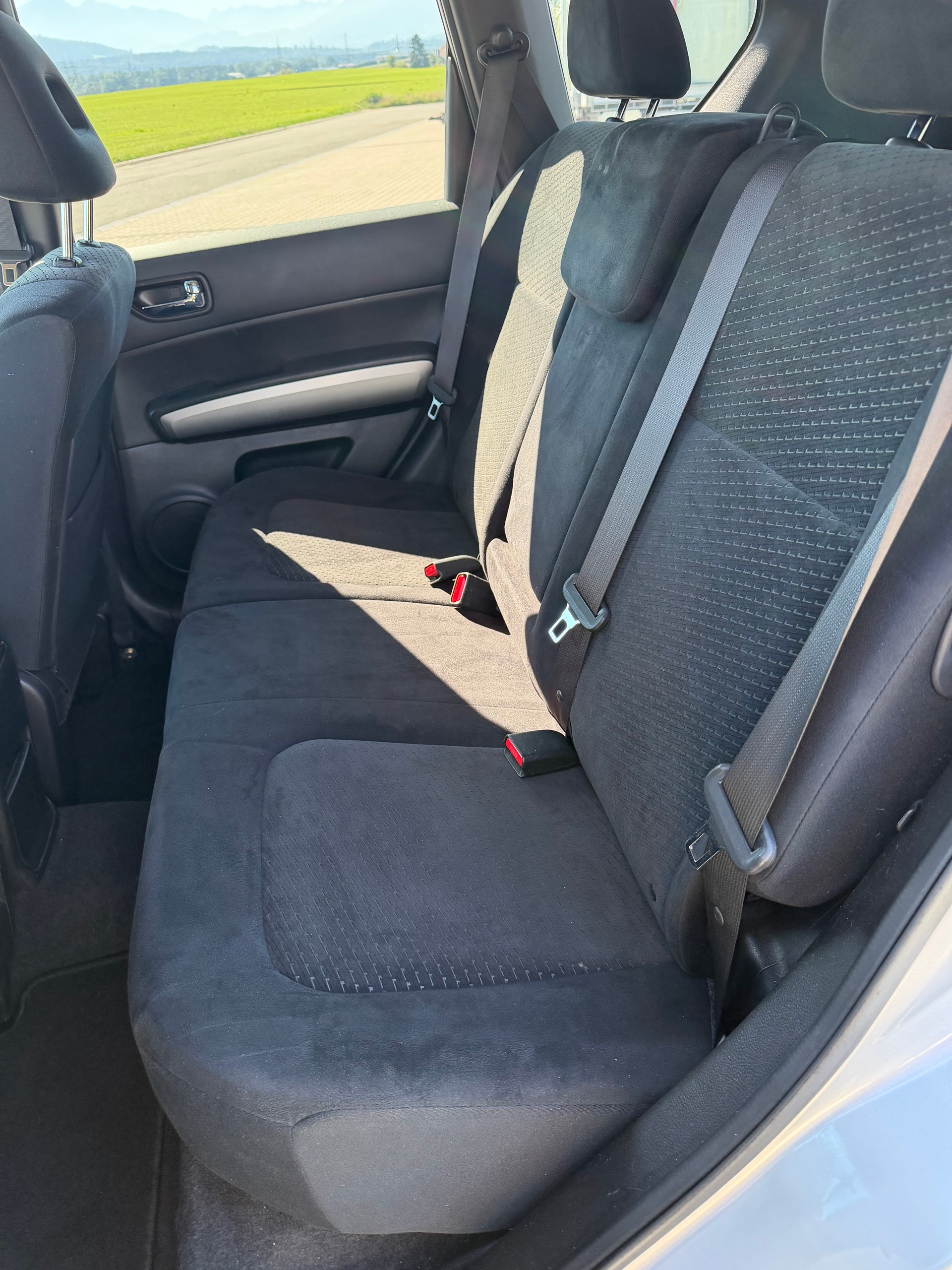 NISSAN X-Trail 2.0 dCi 16V SE Automatic-image-6