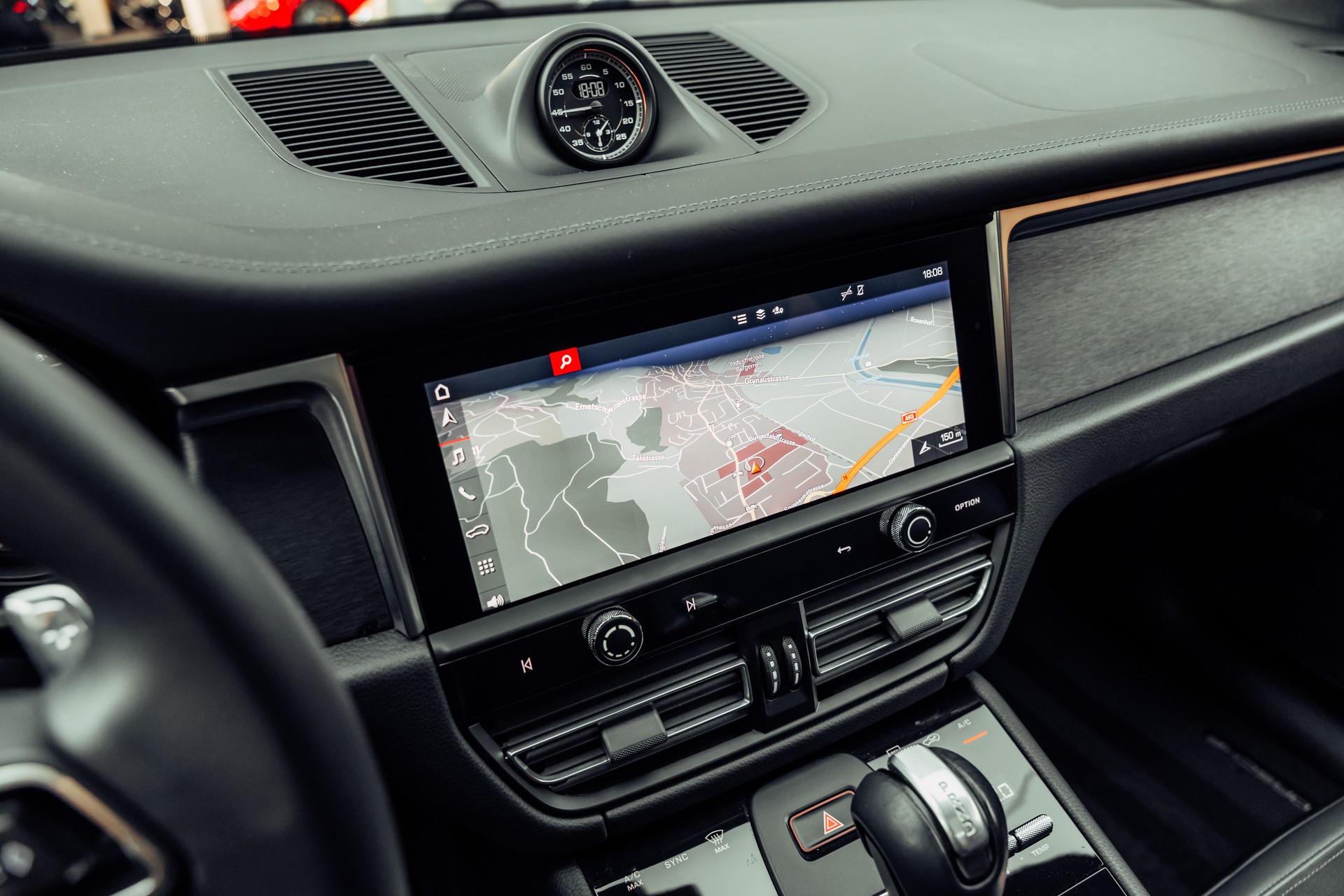 PORSCHE Macan GTS PDK Dolomitsilber-image-11
