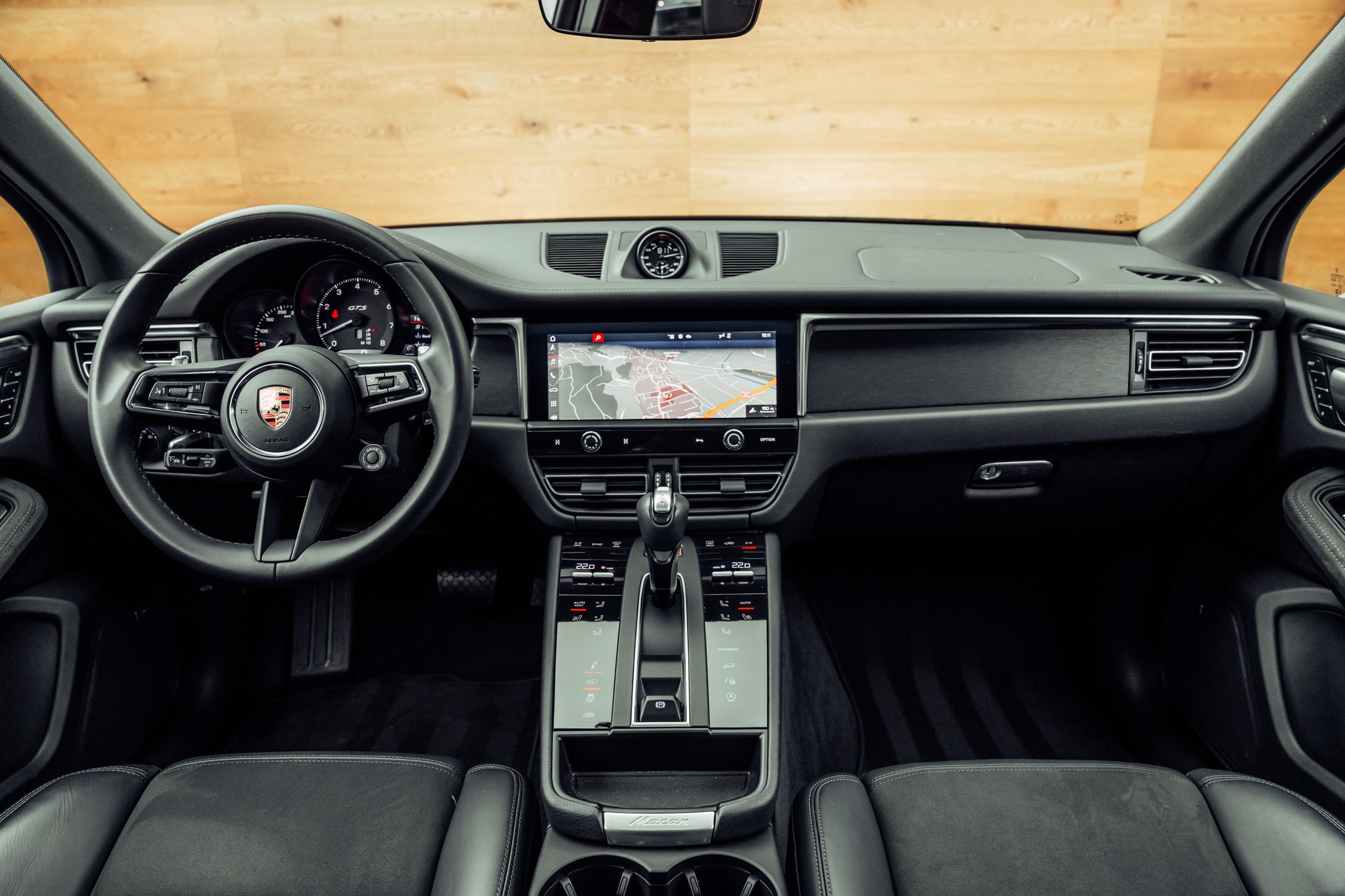 PORSCHE Macan GTS PDK Dolomitsilber-image-4