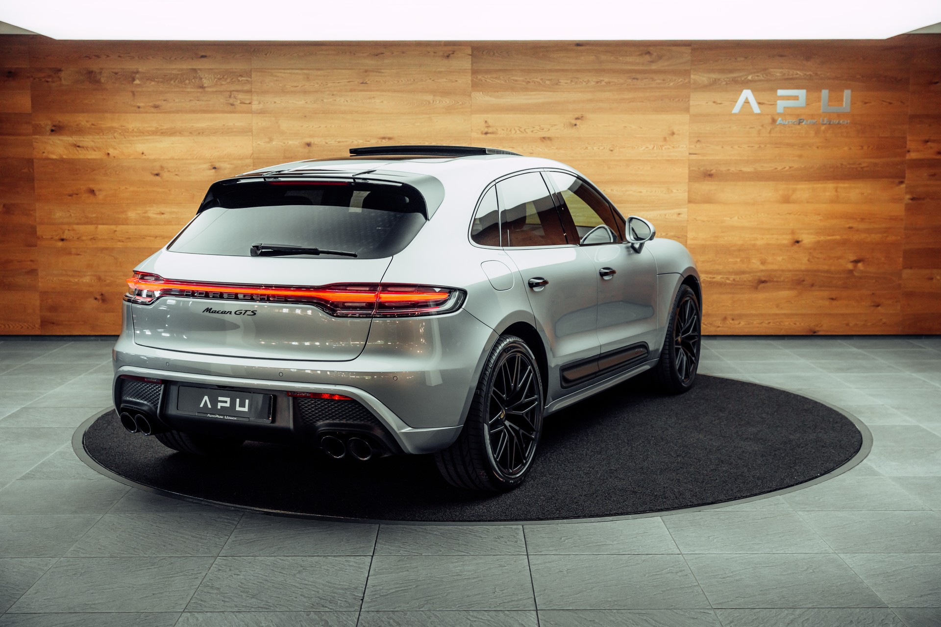 PORSCHE Macan GTS PDK Dolomitsilber-image-1