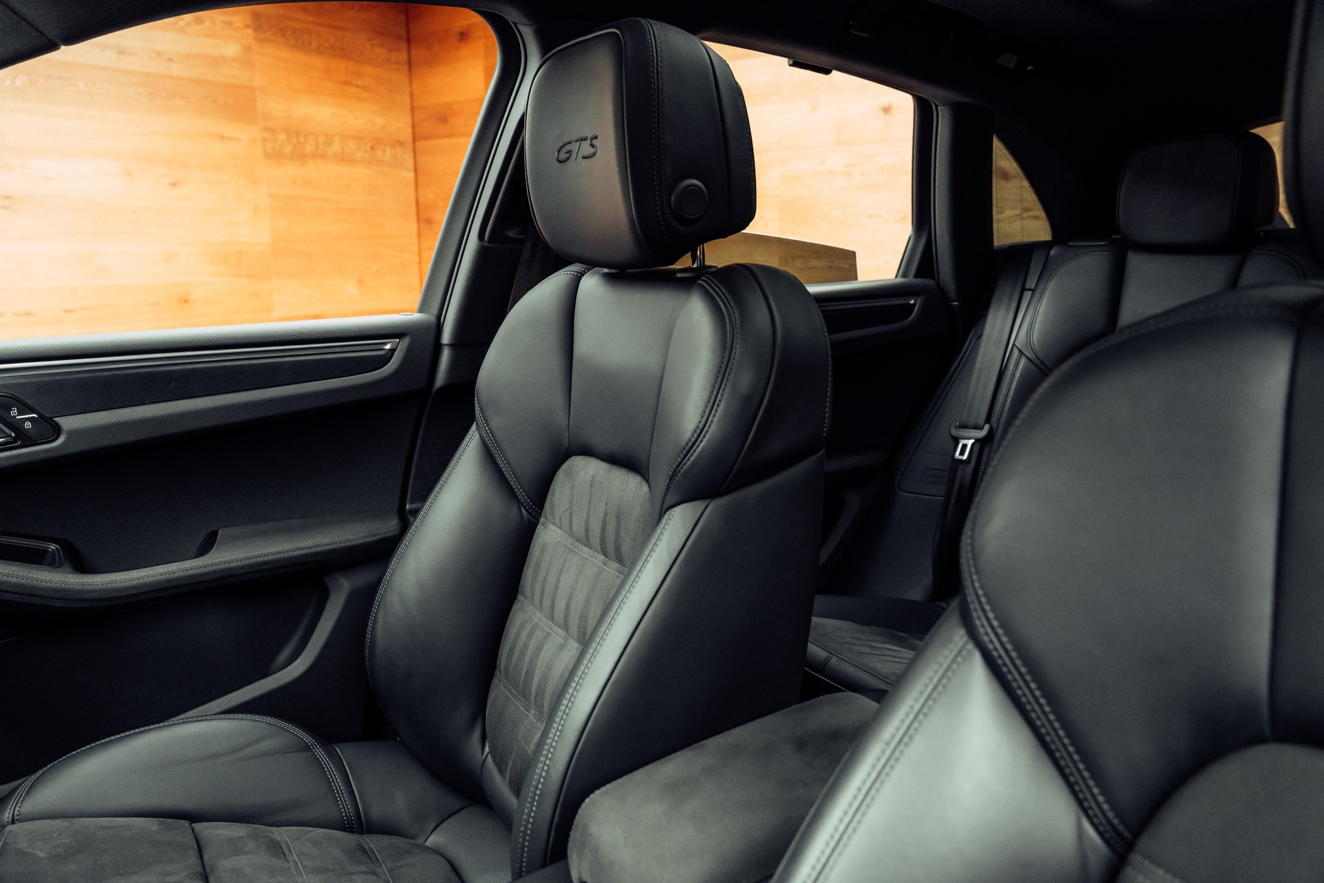 PORSCHE Macan GTS PDK Dolomitsilber-image-5