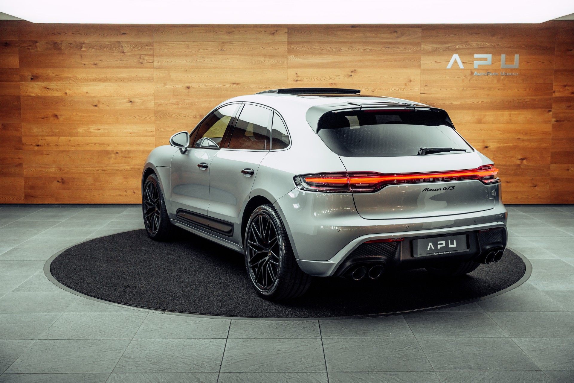 PORSCHE Macan GTS PDK Dolomitsilber-image-2